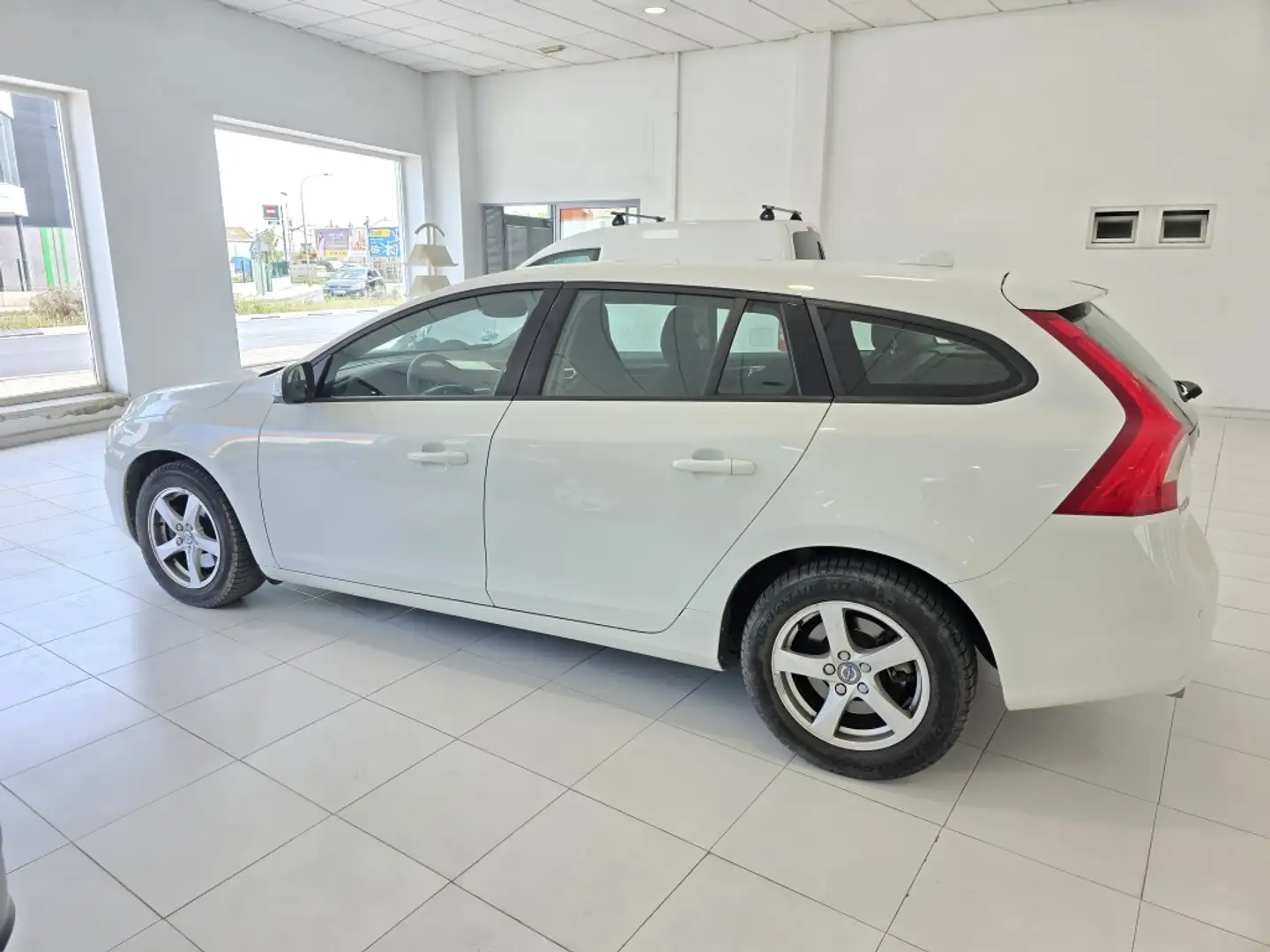 Volvo V60 D3 R-Design Momentum 150 Blanco - 2