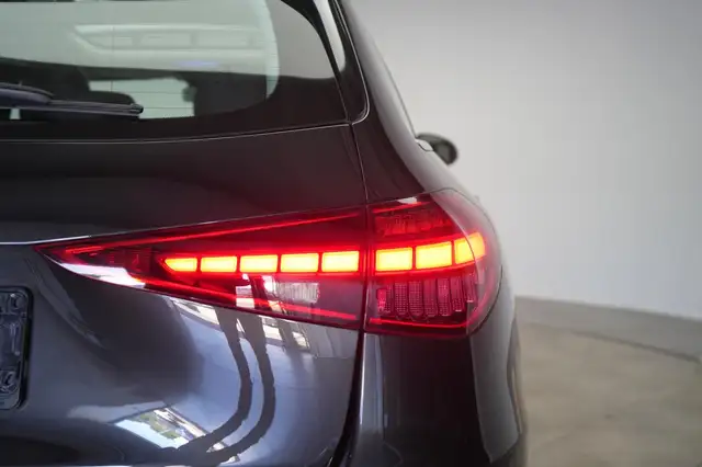 Mercedes-Benz C-Class view 11