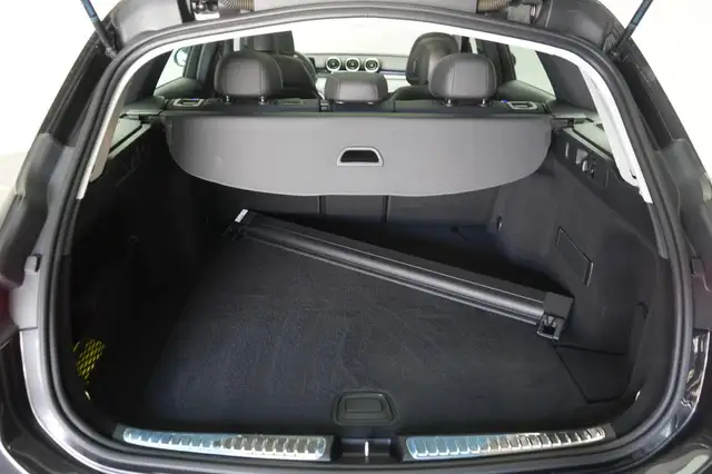 Mercedes-Benz C-Class view 8