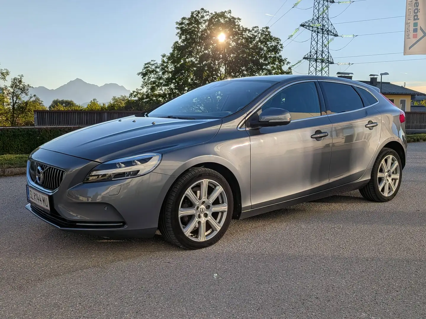 Volvo V40 D2 Summum Inscription (Top Ausstattung) Grau - 2