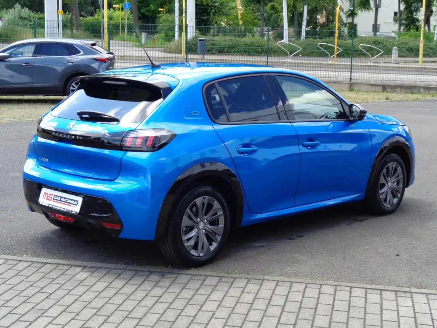 Peugeot 208 Elektromotor 136 Allure Blau - 2