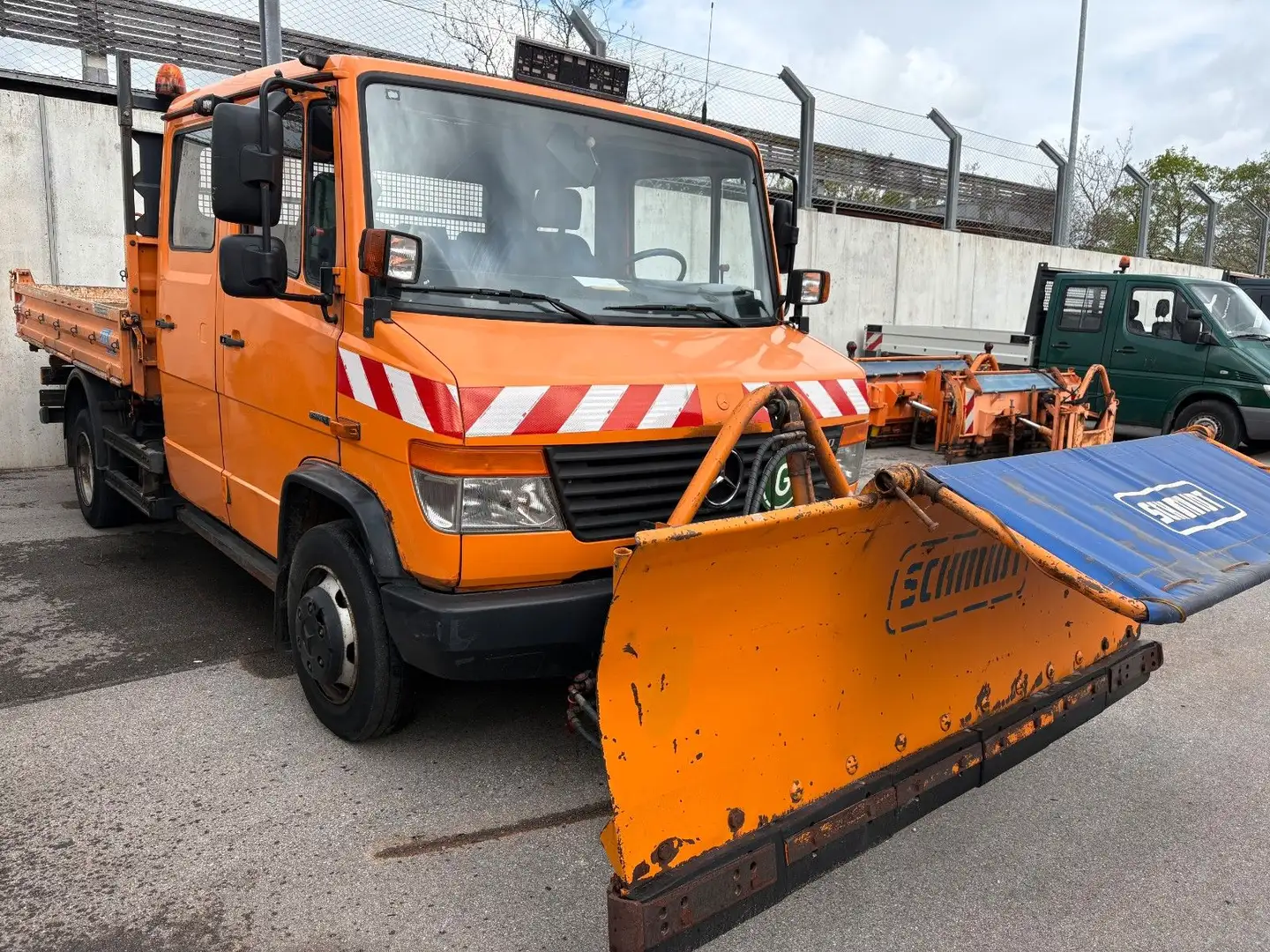 Mercedes-Benz Vario 813 D *Kipper*Schneeräumer* Orange - 1