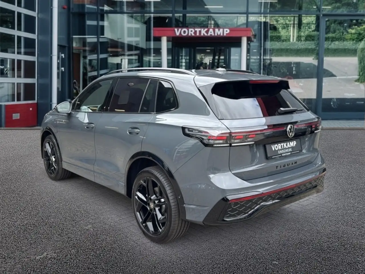 Volkswagen Tiguan 1.5 TSI E-HYBRID R-LINE PANO-DAK/TREKHAAK/CAMERA/H 7