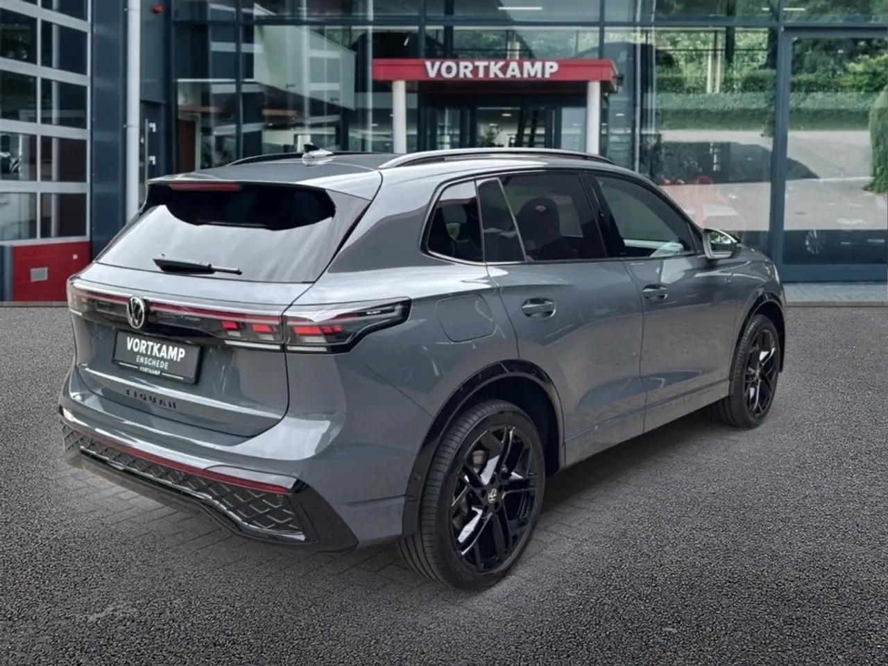 Volkswagen Tiguan 1.5 TSI E-HYBRID R-LINE PANO-DAK/TREKHAAK/CAMERA/H 5