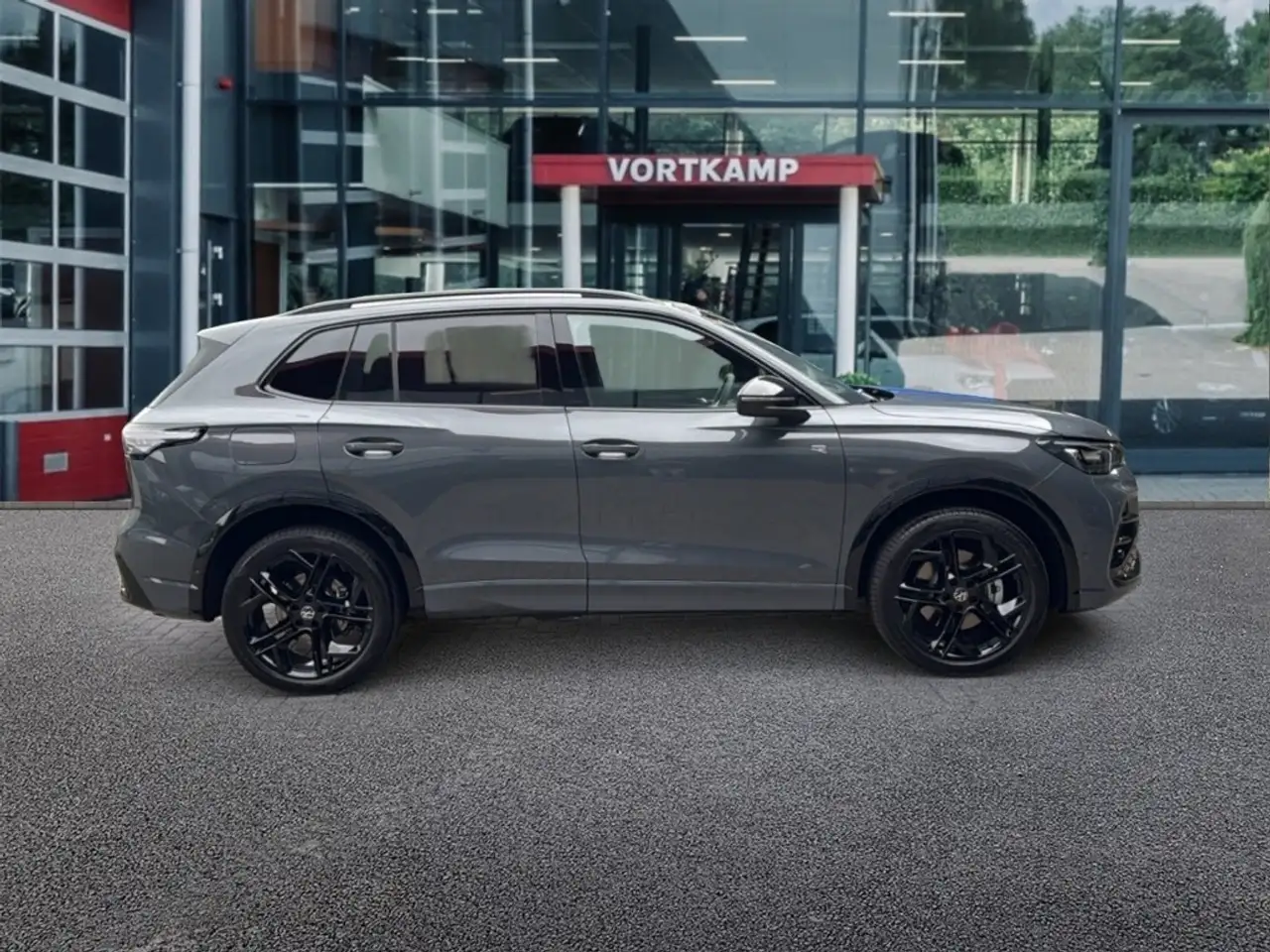 Volkswagen Tiguan 1.5 TSI E-HYBRID R-LINE PANO-DAK/TREKHAAK/CAMERA/H 4