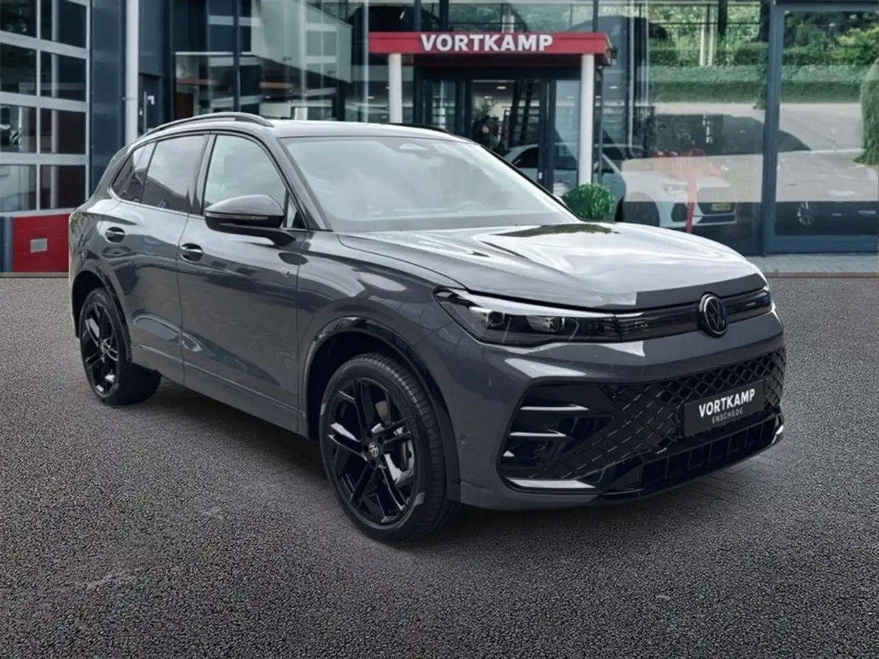 Volkswagen Tiguan 1.5 TSI E-HYBRID R-LINE PANO-DAK/TREKHAAK/CAMERA/H 3