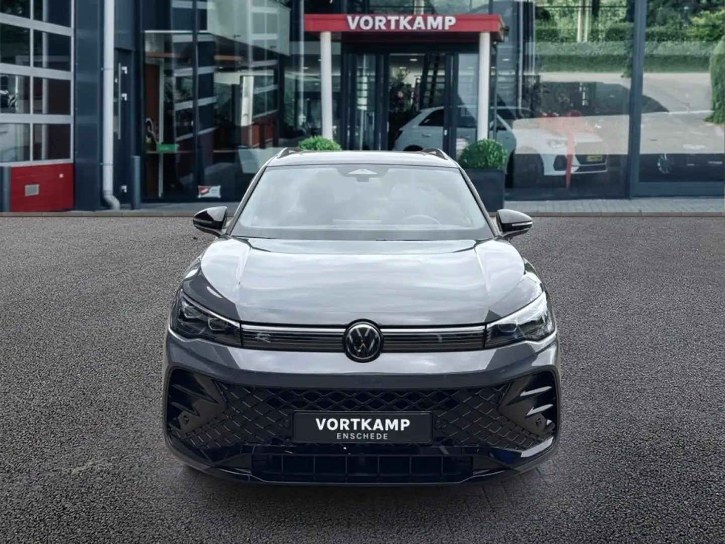 Volkswagen Tiguan 1.5 TSI E-HYBRID R-LINE PANO-DAK/TREKHAAK/CAMERA/H Grau - 2
