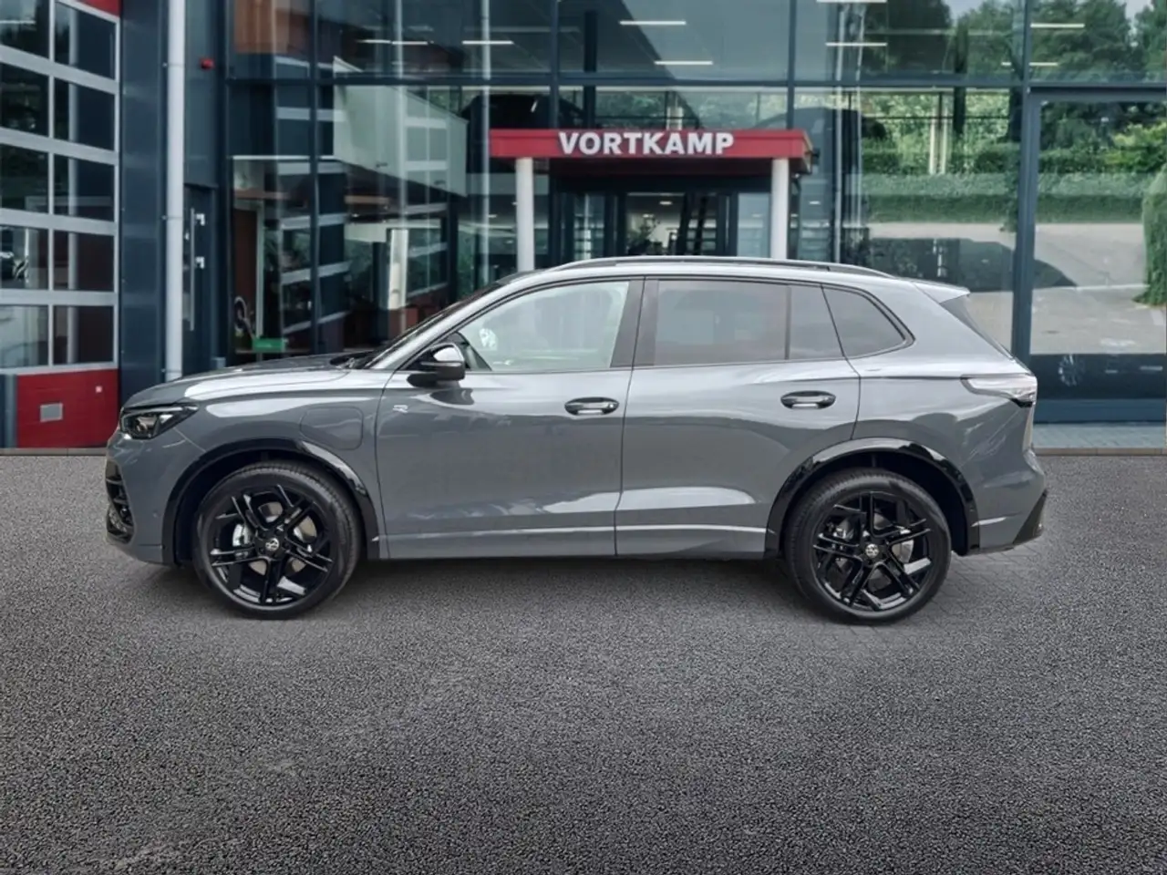 Volkswagen Tiguan 1.5 TSI E-HYBRID R-LINE PANO-DAK/TREKHAAK/CAMERA/H 8