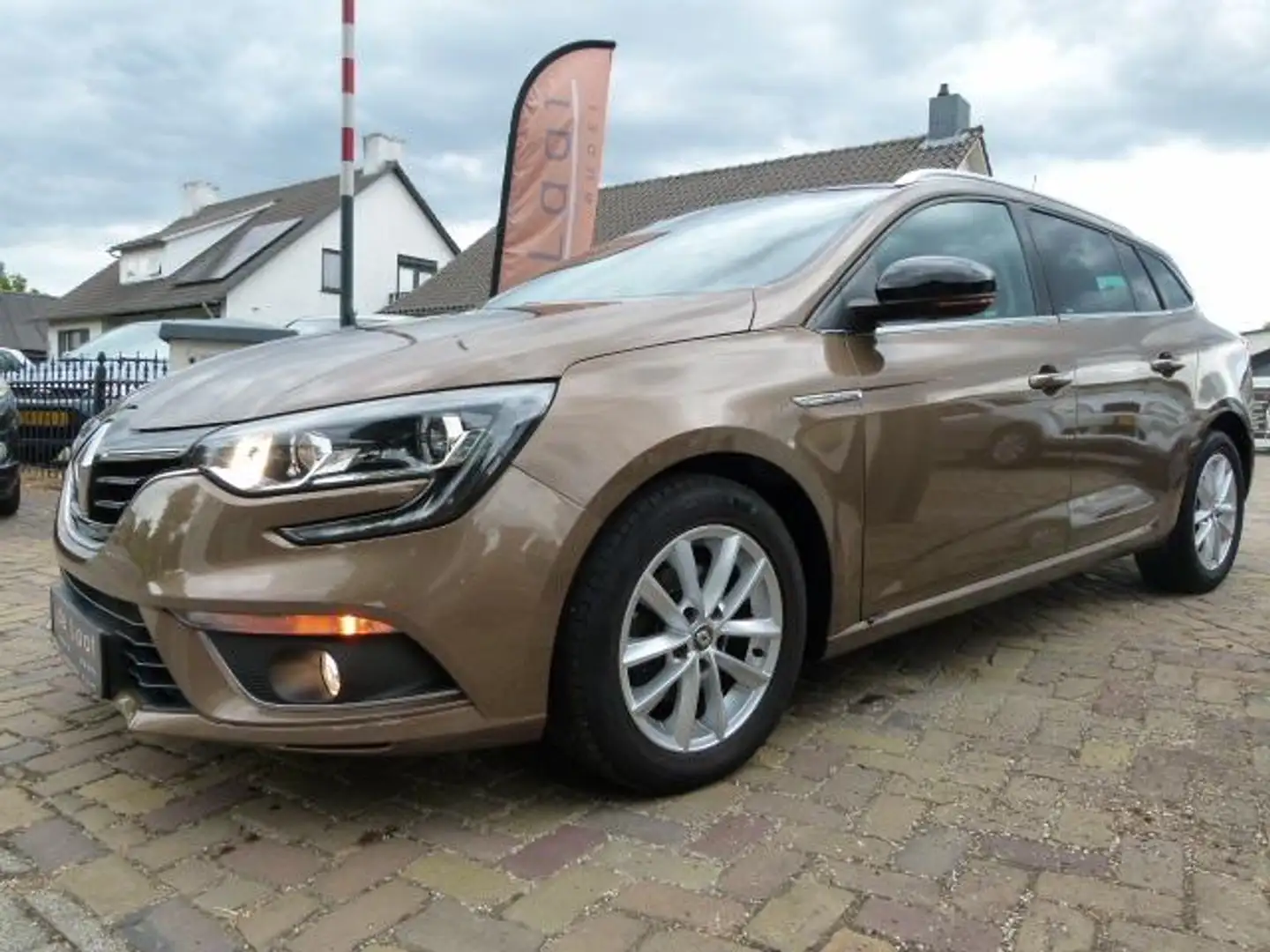 Renault Megane Estate 1.2 TCe Limited, CARPLAY/CC/LMV/KEYLESS smeđa - 1