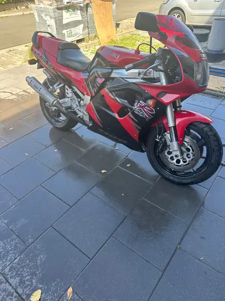 Suzuki GSX-R 1100 - foto 5