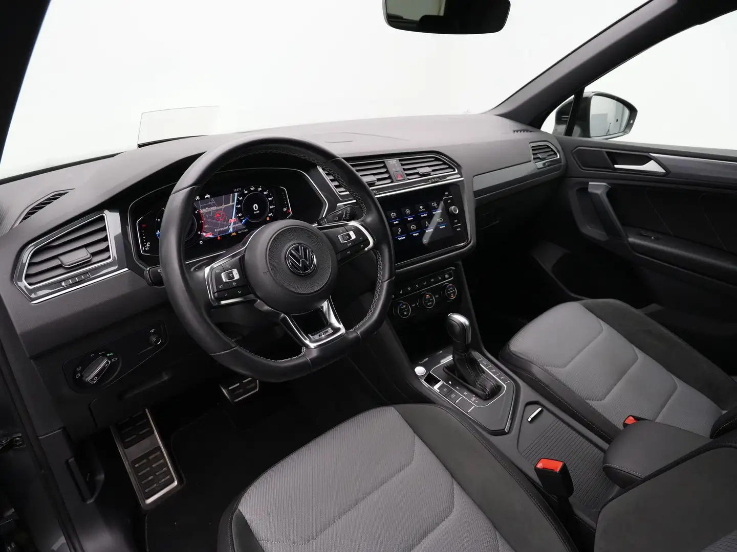 Volkswagen Tiguan 1.5 TSI 150 pk DSG ACT Highline Business R / R-Lin Gris - 2