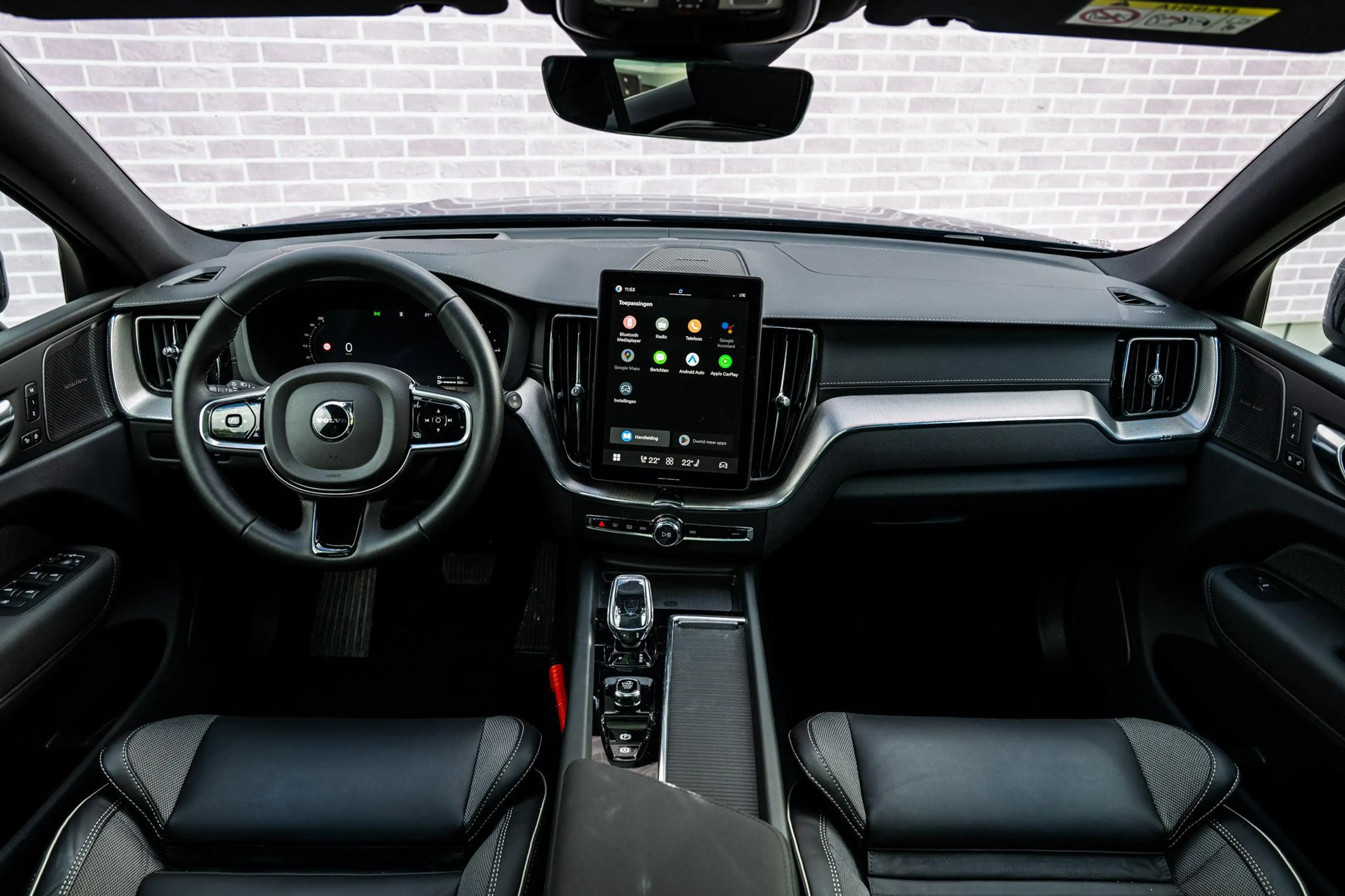 Volvo XC60 2.0 T6 Plug-in Hybrid AWD Ultra Black Edition | PH — photo 5