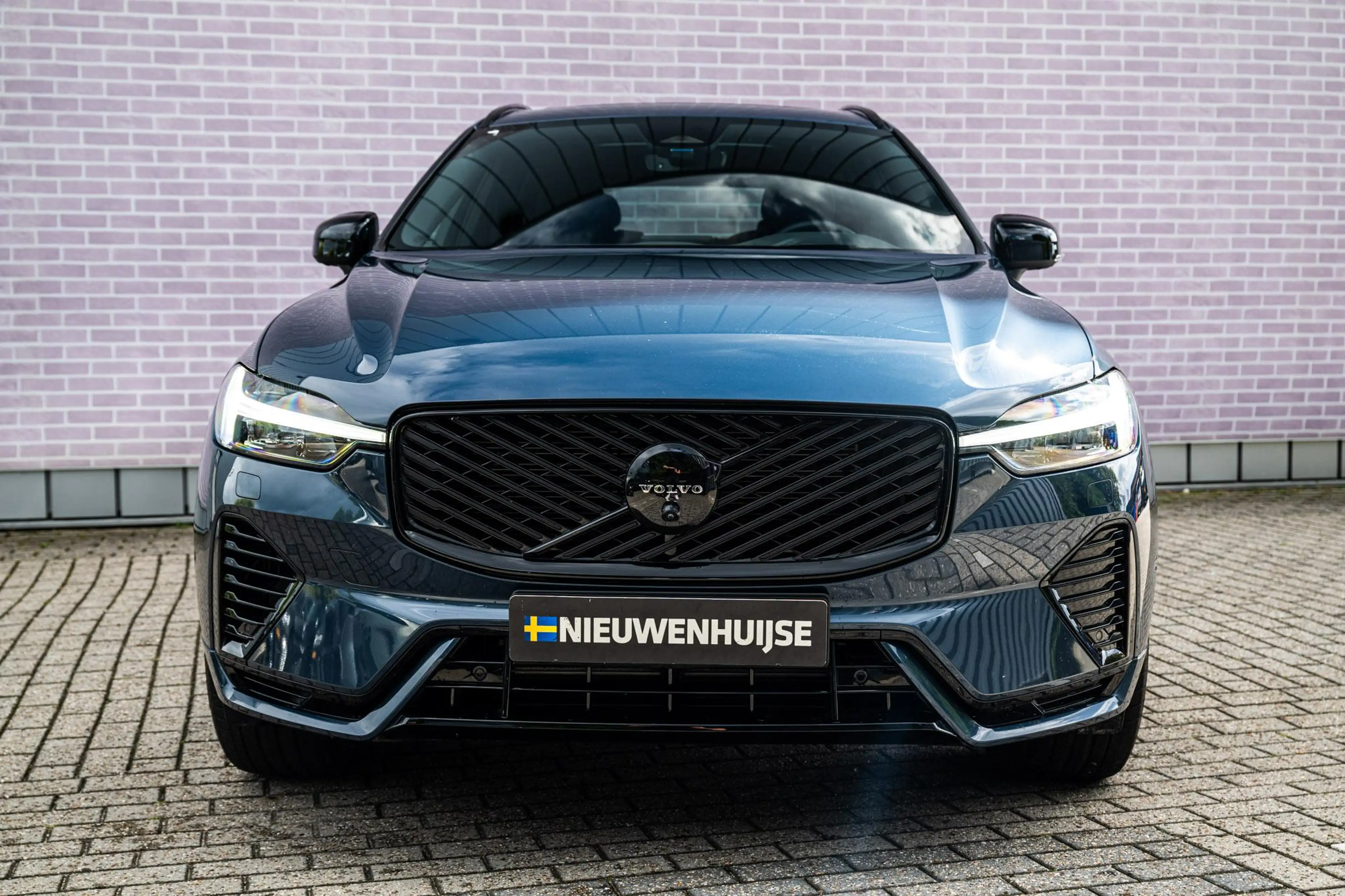 Volvo XC60 2.0 T6 Plug-in Hybrid AWD Ultra Black Edition | PH — photo 9