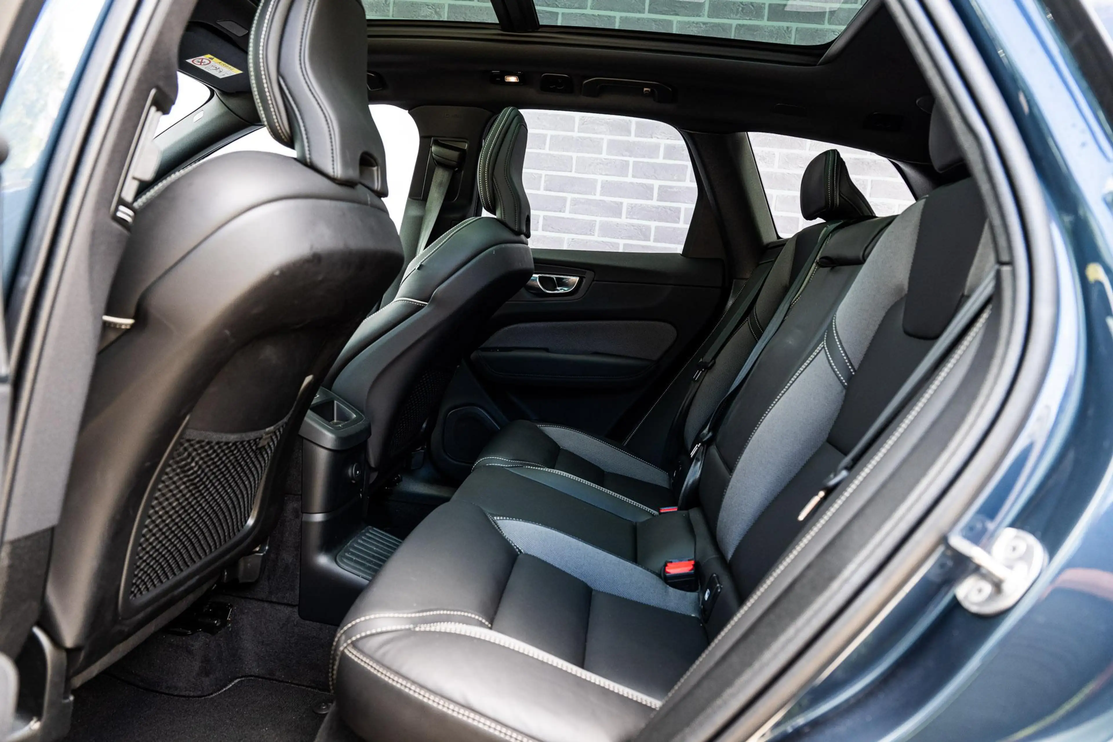 Volvo XC60 2.0 T6 Plug-in Hybrid AWD Ultra Black Edition | PH — photo 8