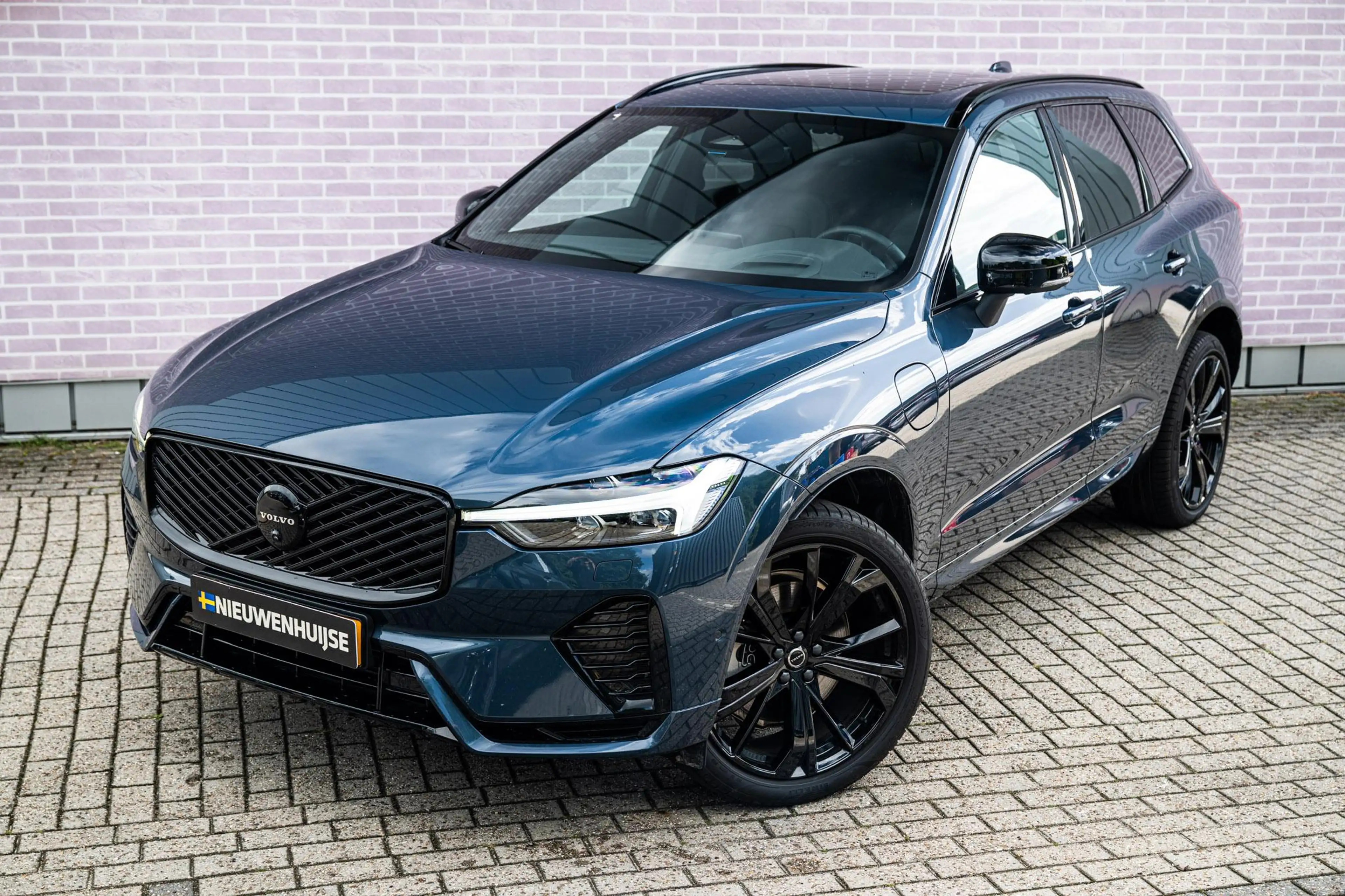 Volvo XC60 2.0 T6 Plug-in Hybrid AWD Ultra Black Edition | PH — photo 15