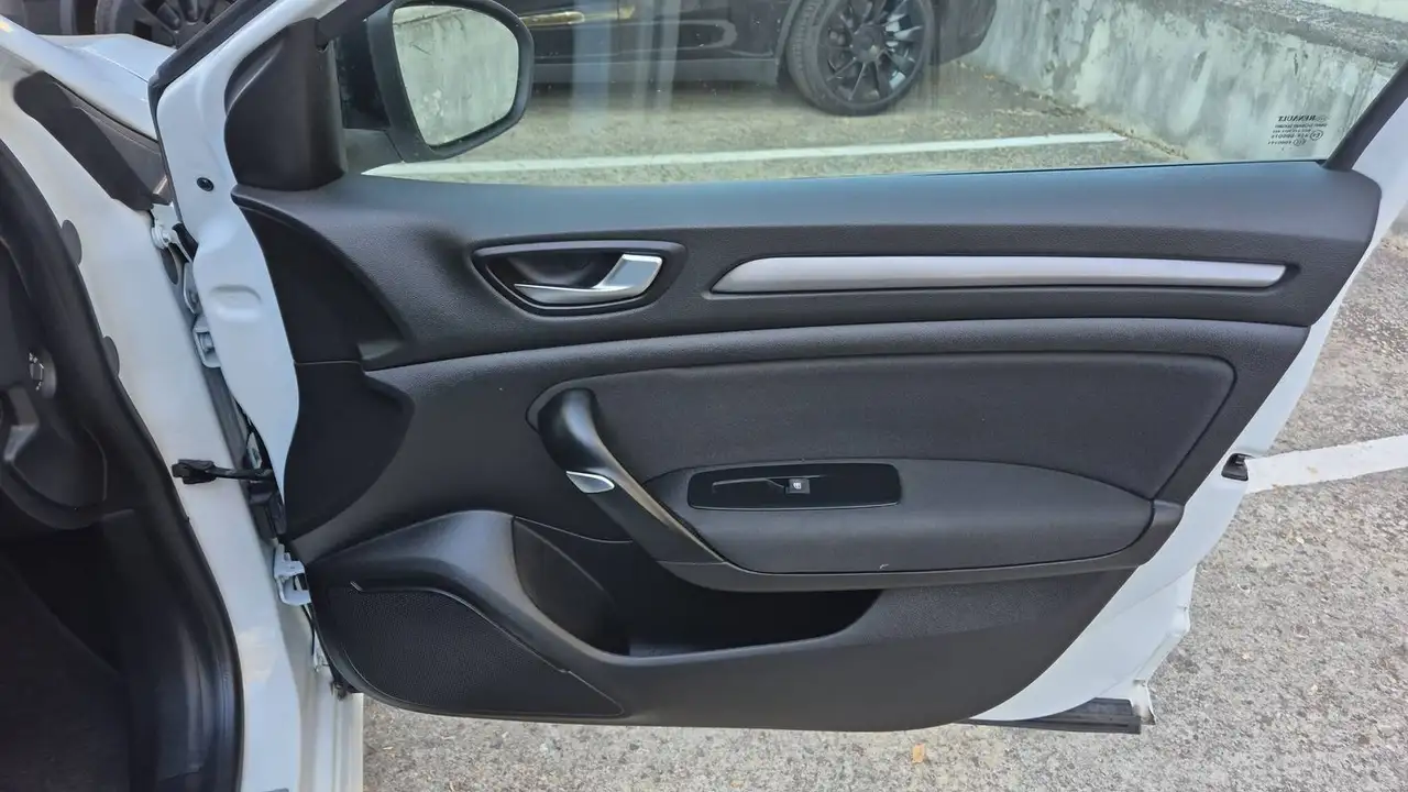 Renault Megane Berline — photo 23