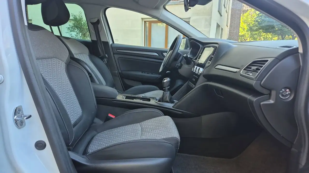 Renault Megane Berline — photo 26