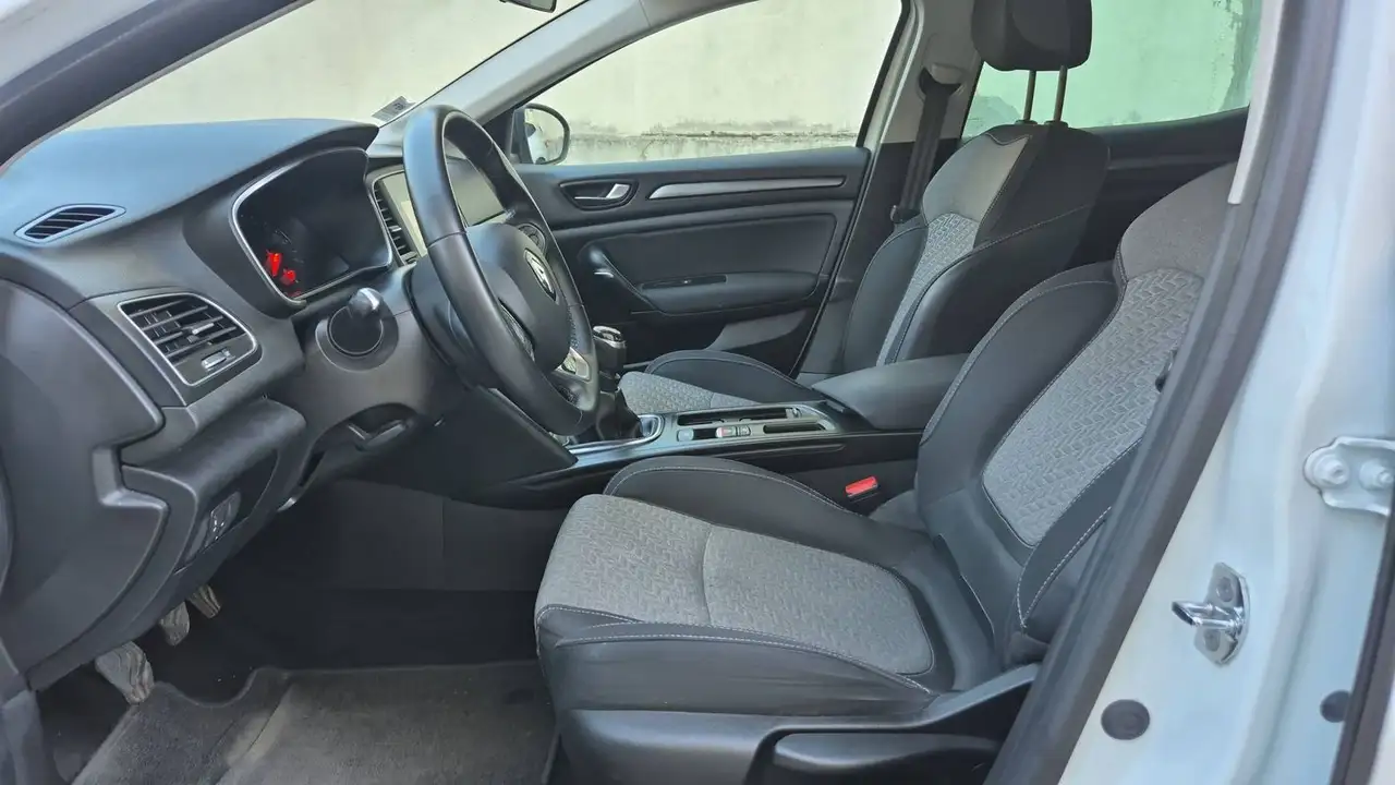 Renault Megane Berline — photo 27