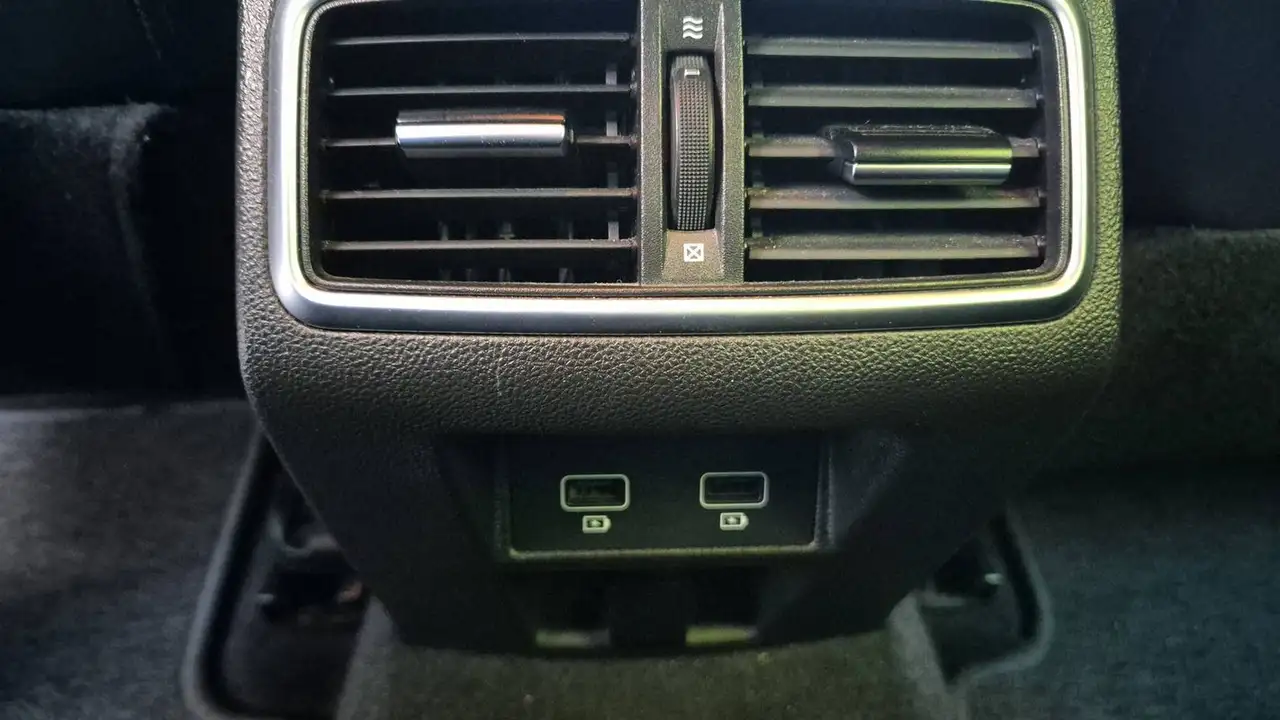 Renault Megane Berline — photo 28