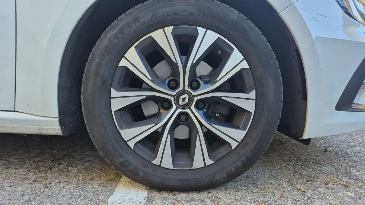 Renault Megane Berline — photo 17