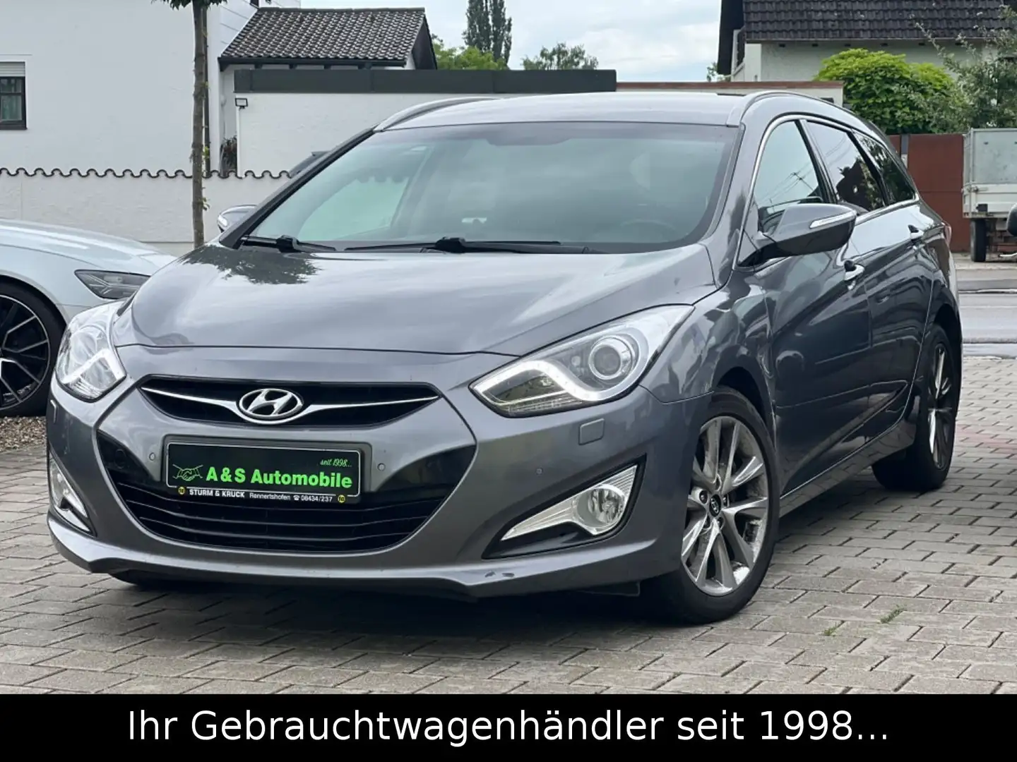 Hyundai i40 1.7 CRDi AUTOMATIK *BI-XENON/KAMERA/NAVI* Grau - 1