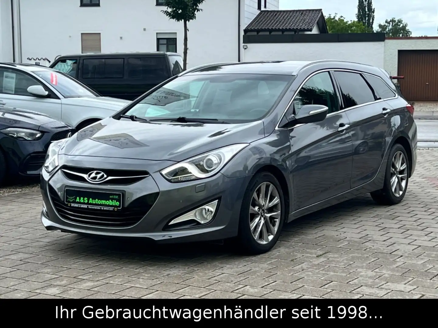 Hyundai i40 1.7 CRDi AUTOMATIK *BI-XENON/KAMERA/NAVI* Grau - 2