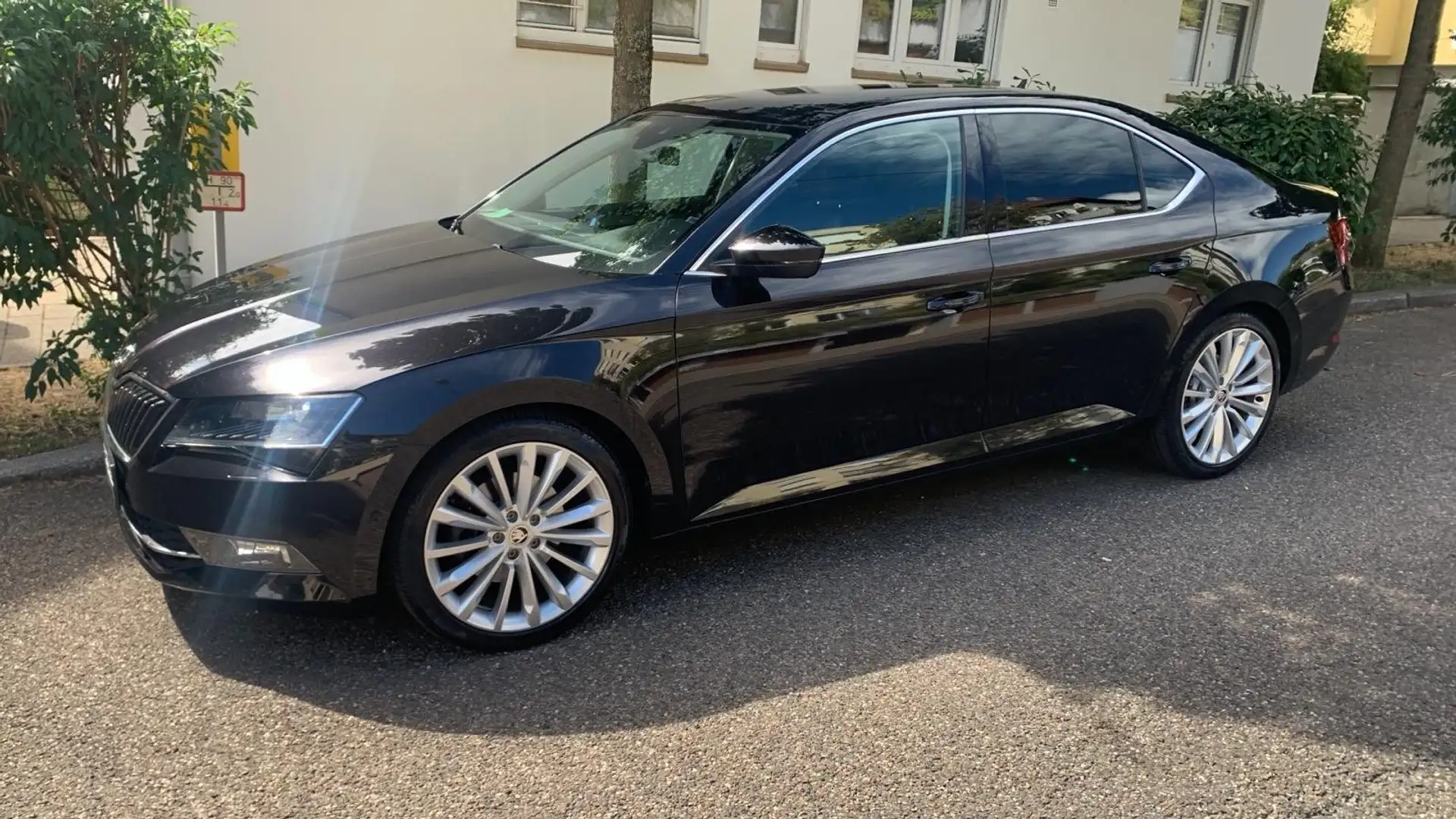 Skoda Superb Style Schwarz - 1