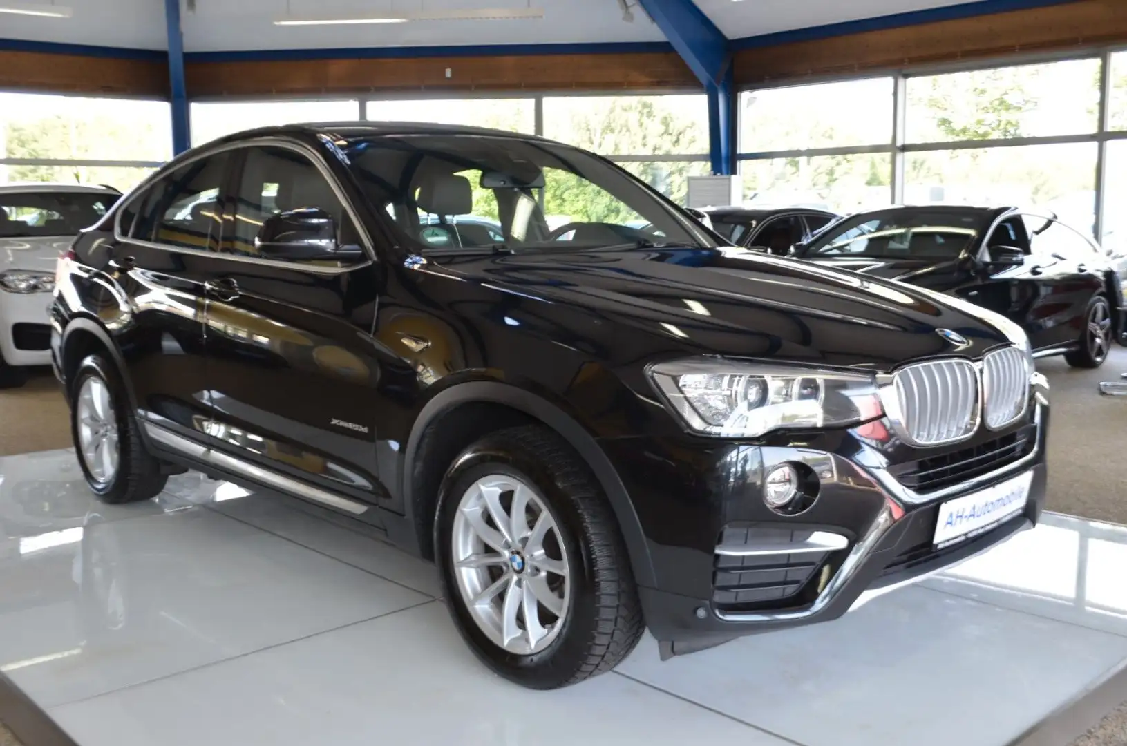 BMW X4 xDrive 20 d xLine M-PAKET / XENON / NAVI Schwarz - 2