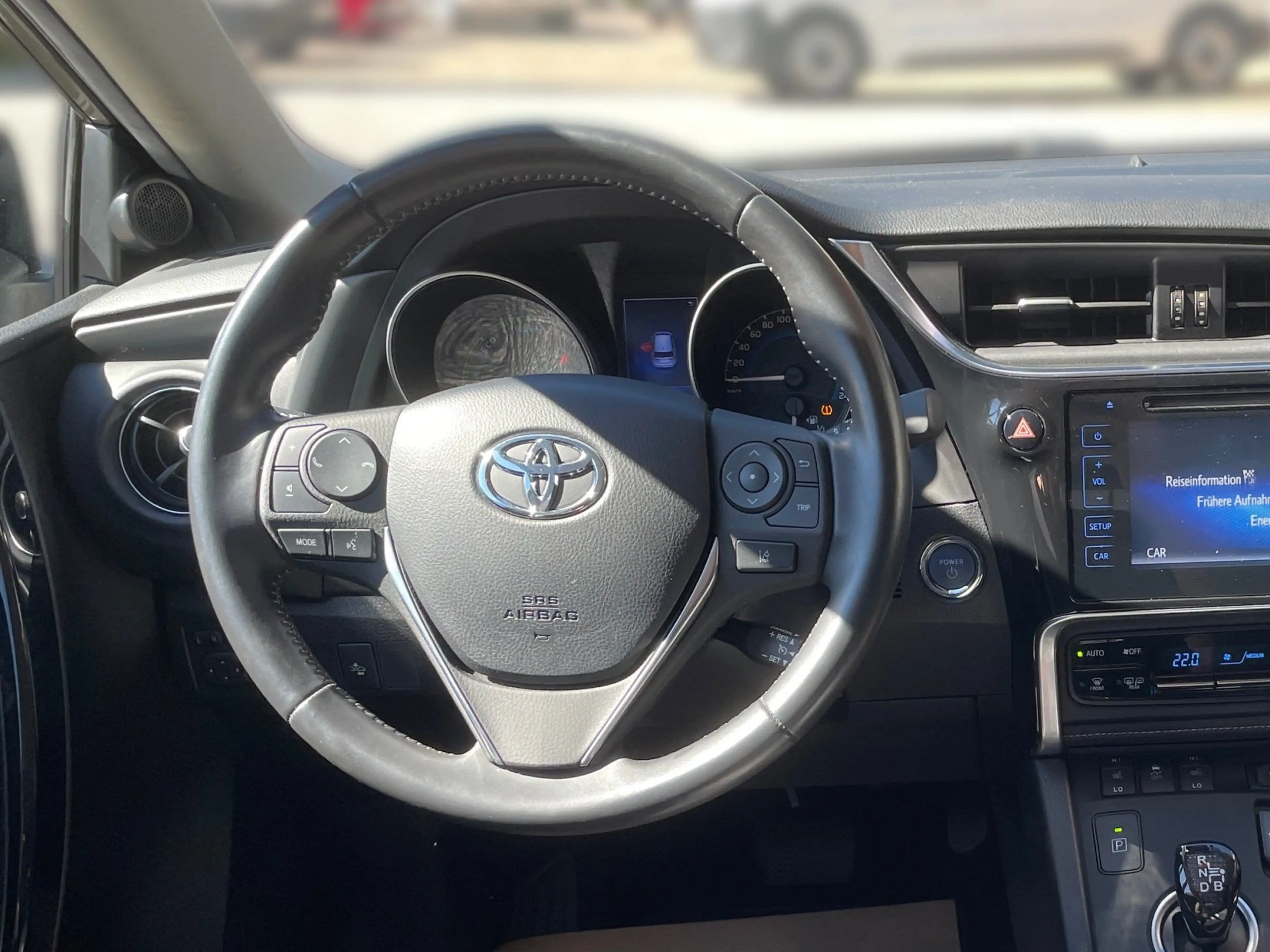 Toyota Auris Hybrid Active — photo 14