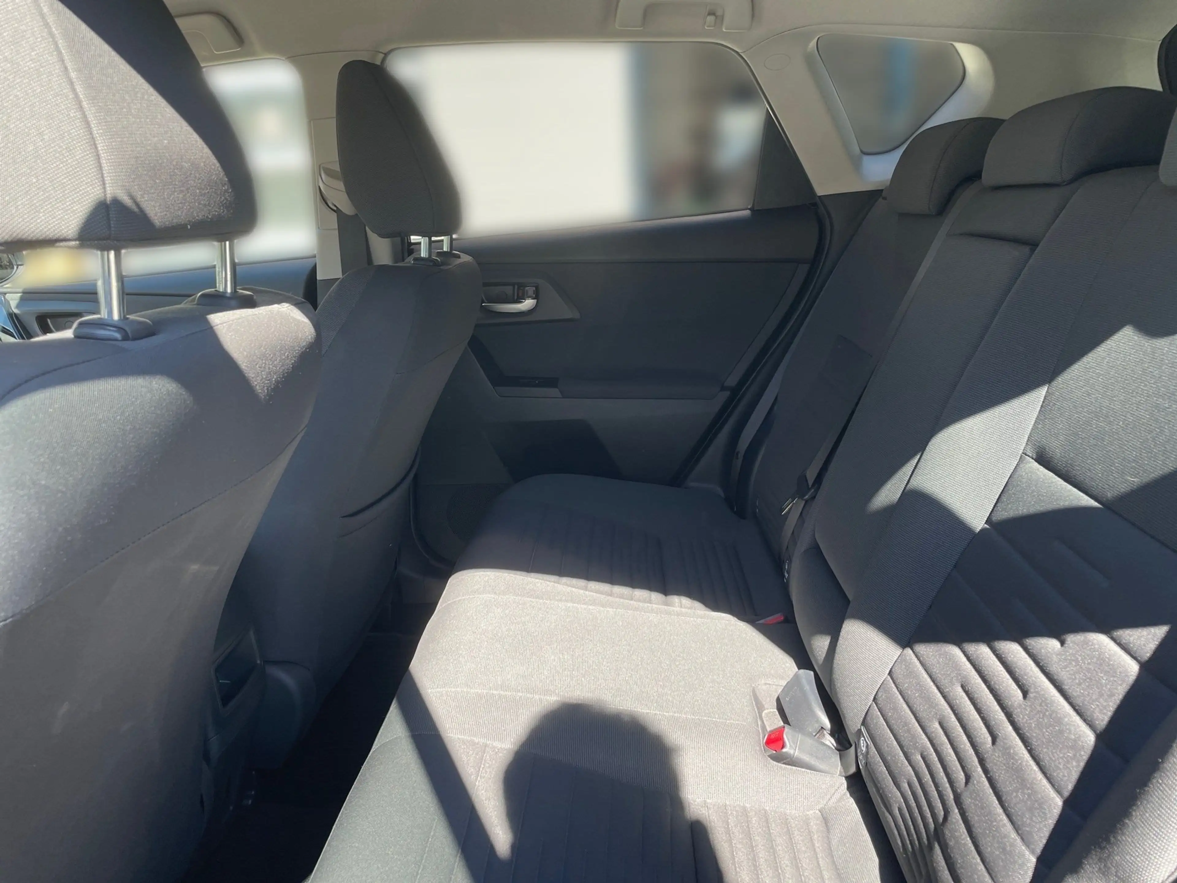 Toyota Auris Hybrid Active — photo 13
