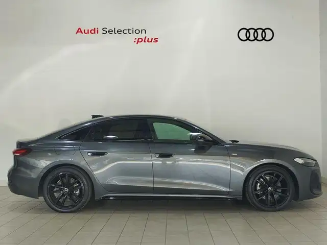 Audi A5 view 3