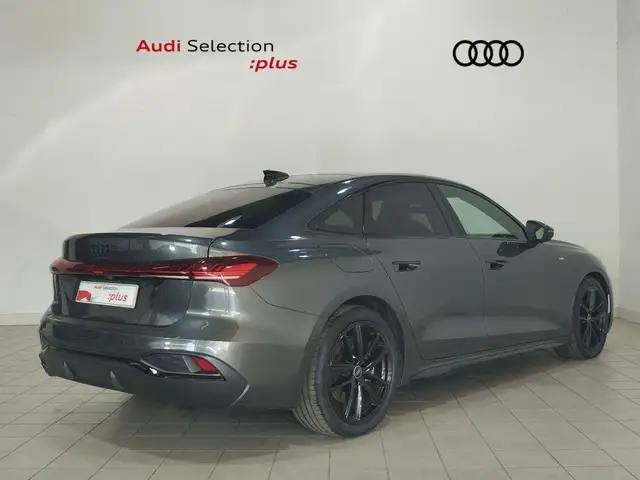 Audi A5 view 4