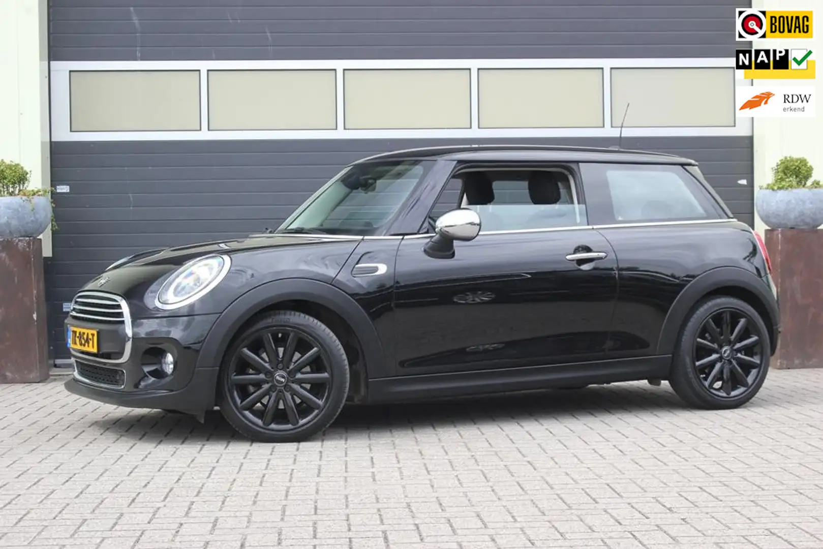 MINI One Mini 1.5 Facelift | Carplay | Union Jack achterlic Zwart - 1