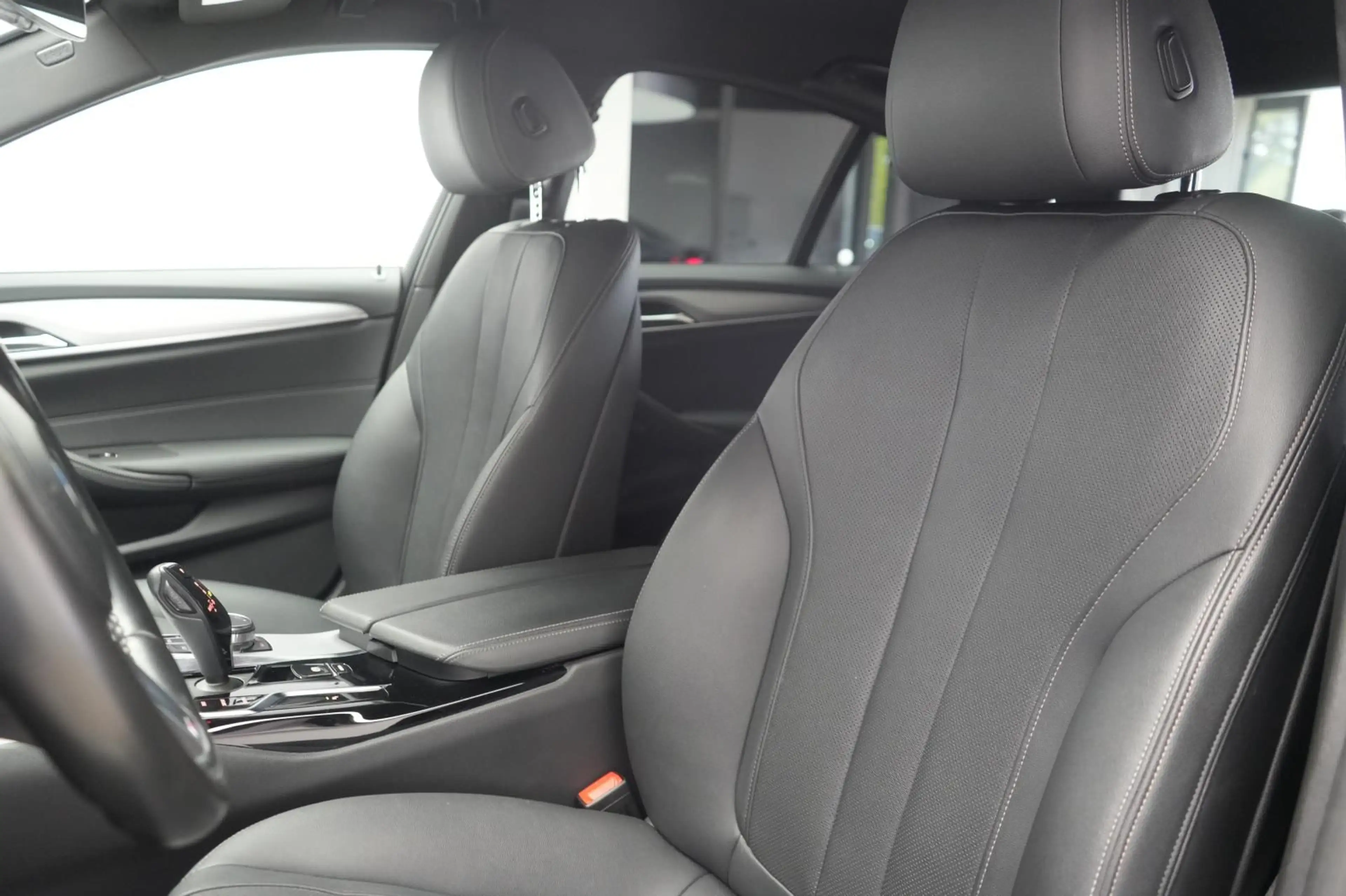 BMW 520 520d M Sport Leder/Temp/Virtual/CarPlay — photo 11