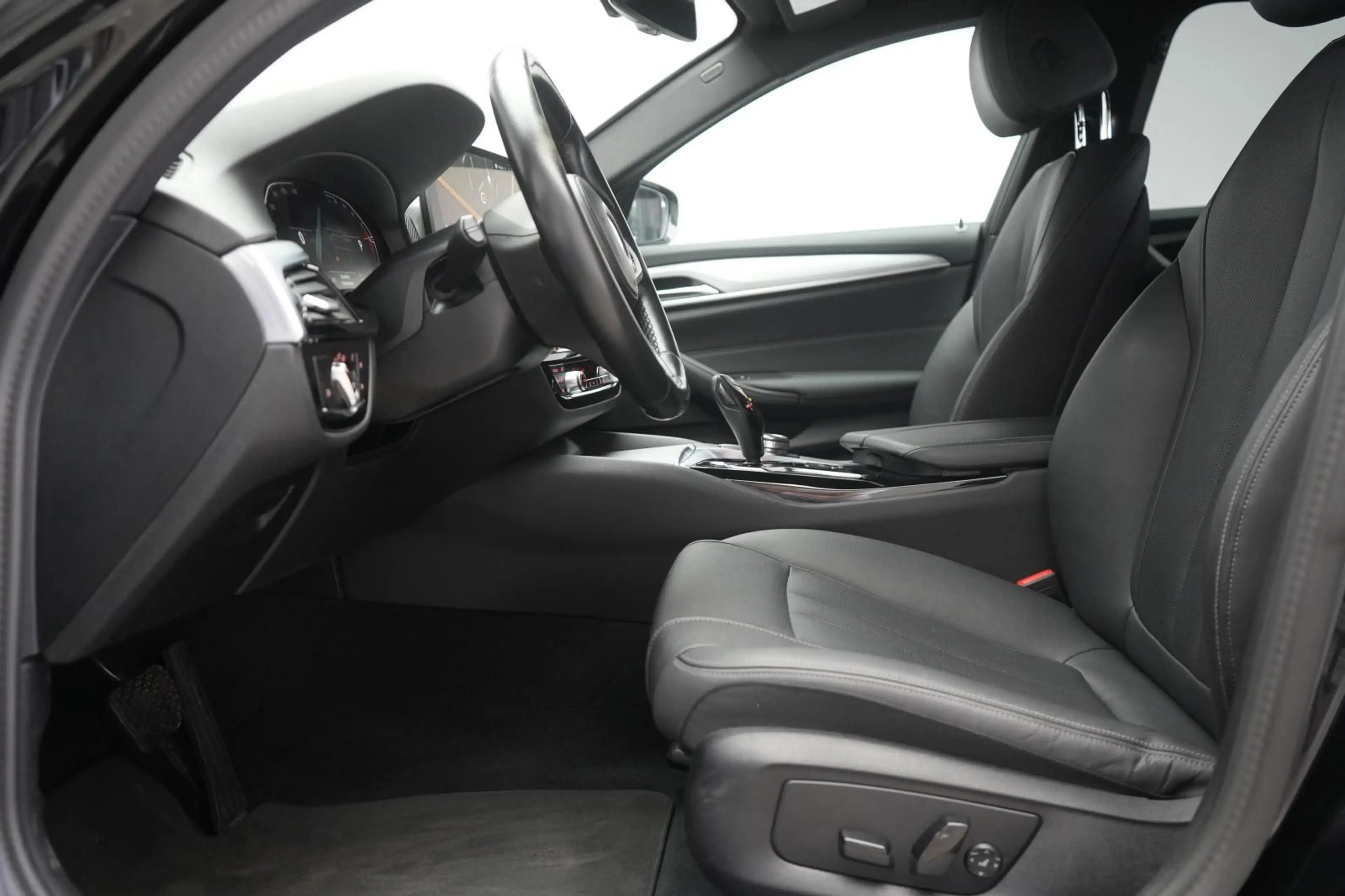 BMW 520 520d M Sport Leder/Temp/Virtual/CarPlay — photo 10