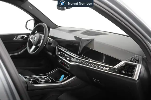 BMW X5 view 8