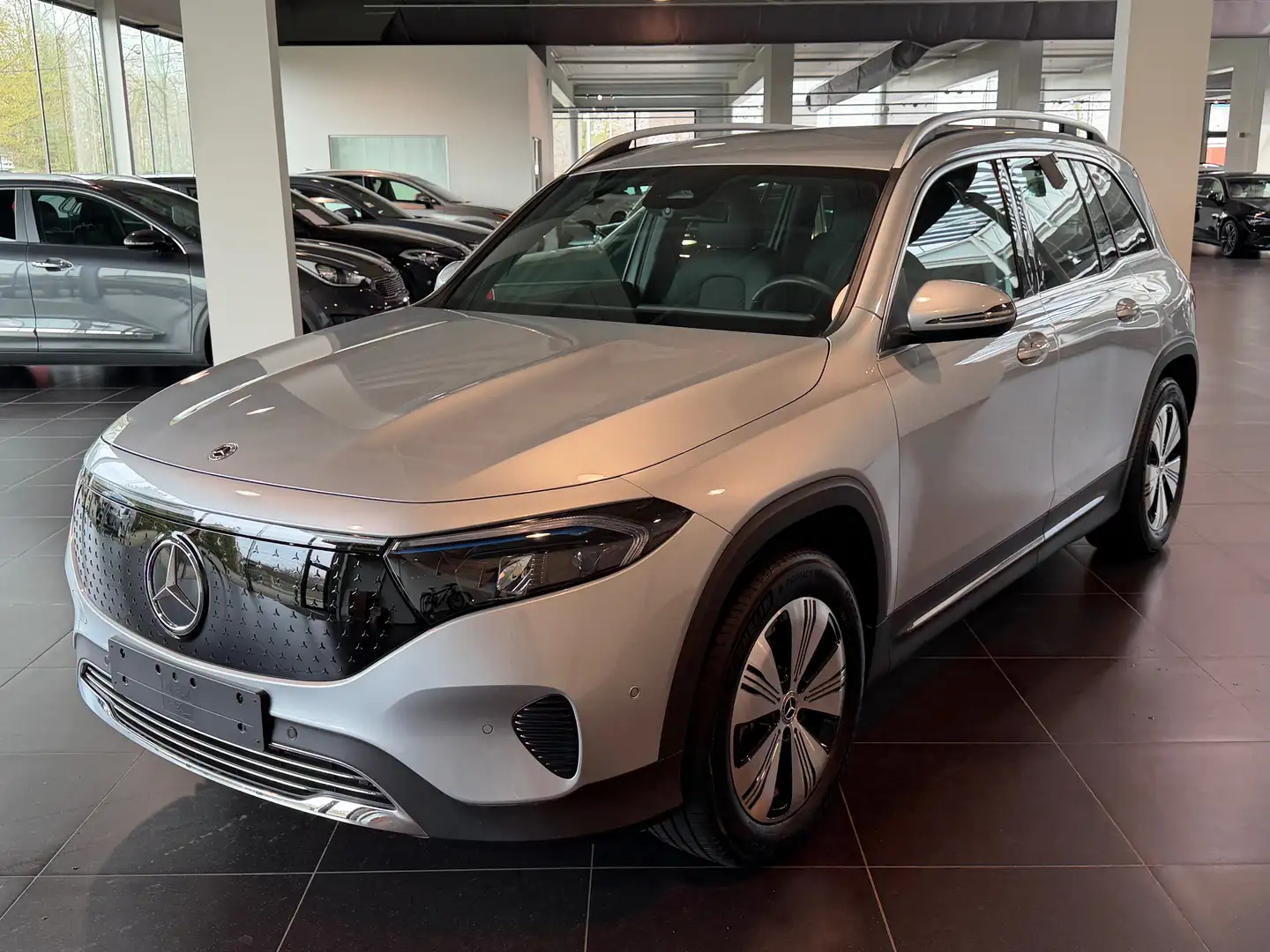 Mercedes-Benz EQB 300 4M Progressive Achteruitrij Camera, Dodehoek, Led Plateado - 1