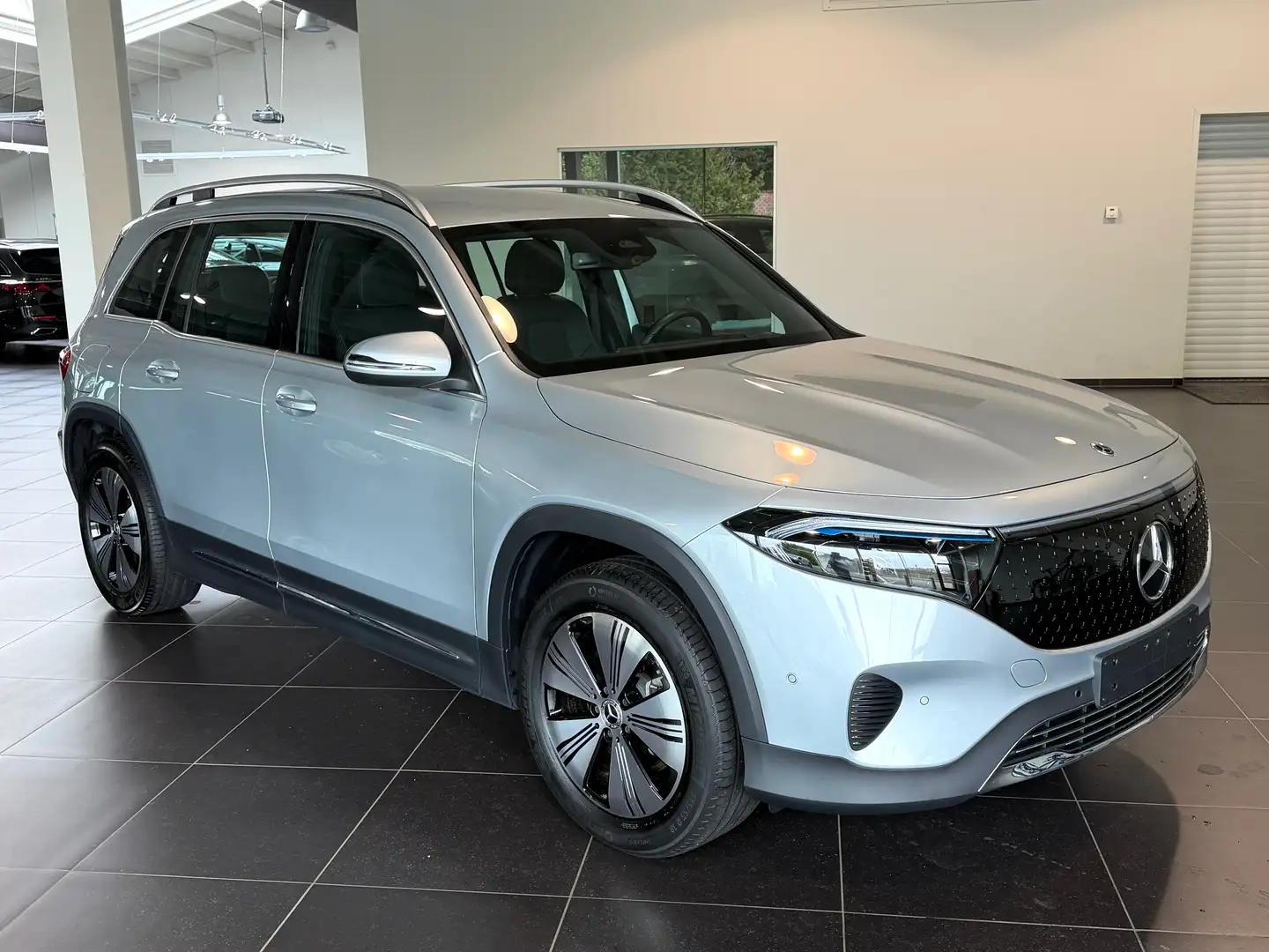 Mercedes-Benz EQB 300 4M Progressive Achteruitrij Camera, Dodehoek, Led Plateado - 2