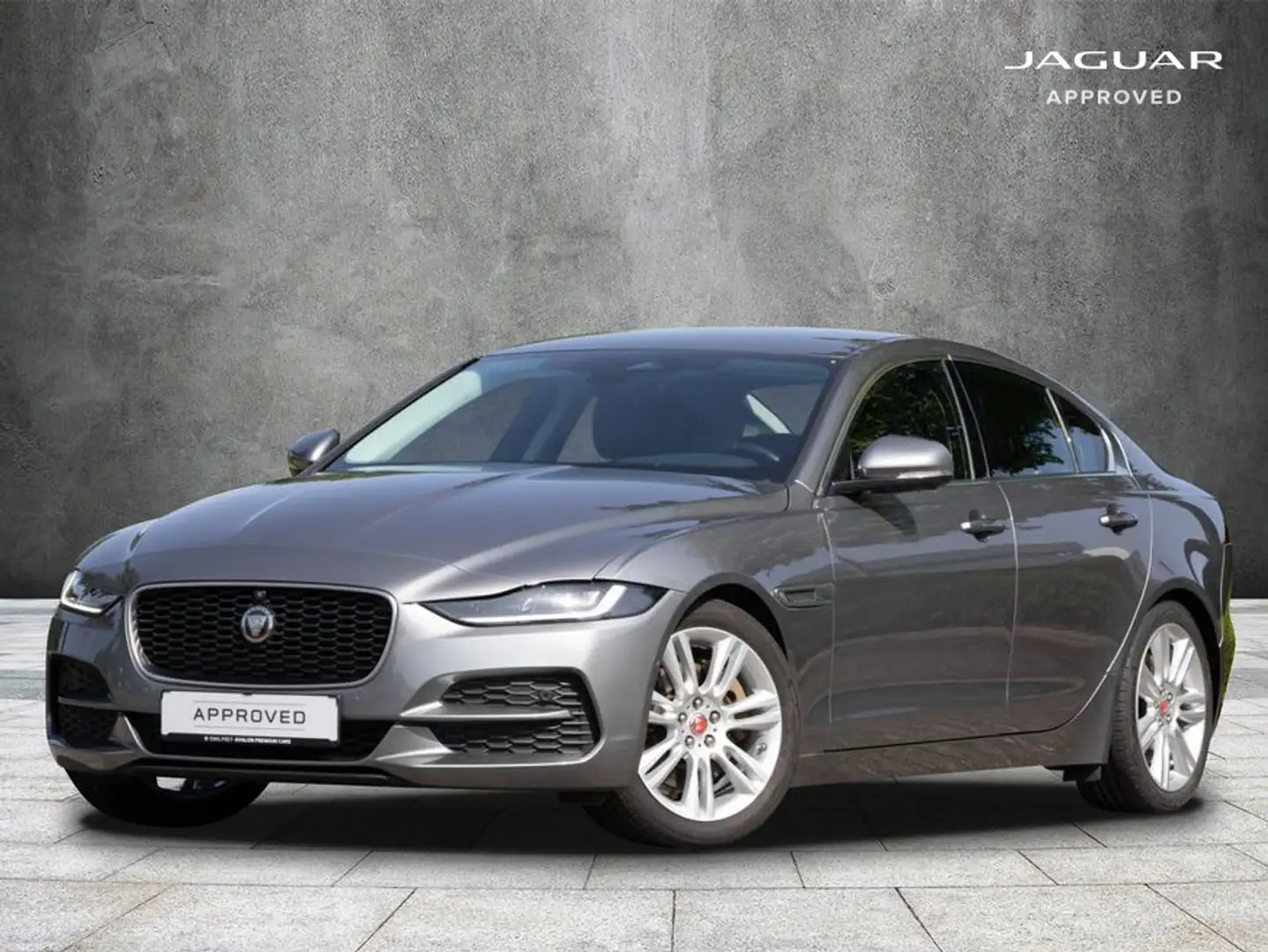 Jaguar XE D200 Aut. S Gris - 1