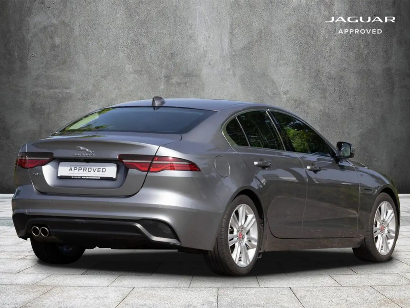 Jaguar XE D200 Aut. S Gris - 2
