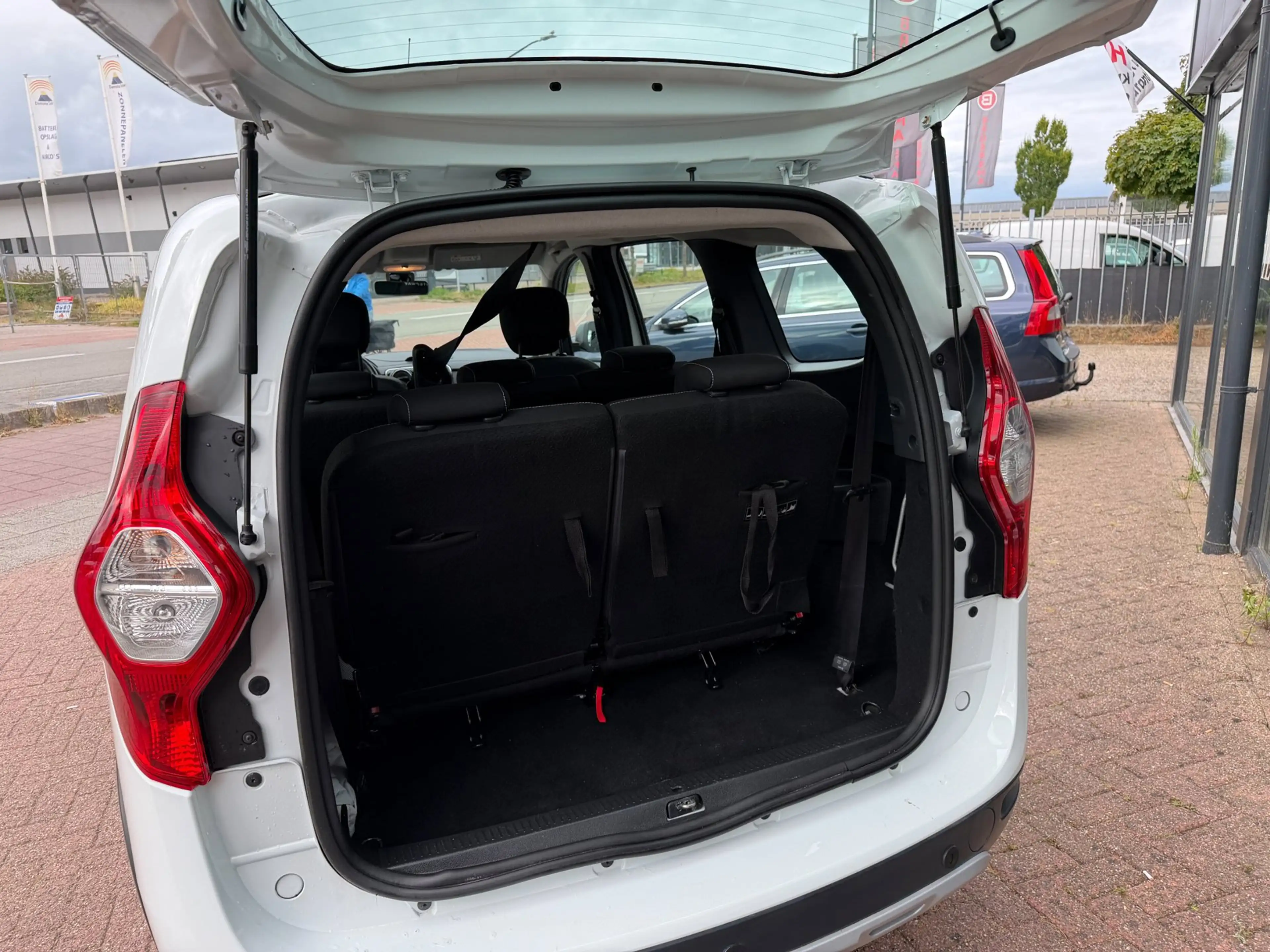 Dacia Lodgy 1.2 TCe Stepway 7p. Airco|Cruise|NAVI|PDC! — photo 9