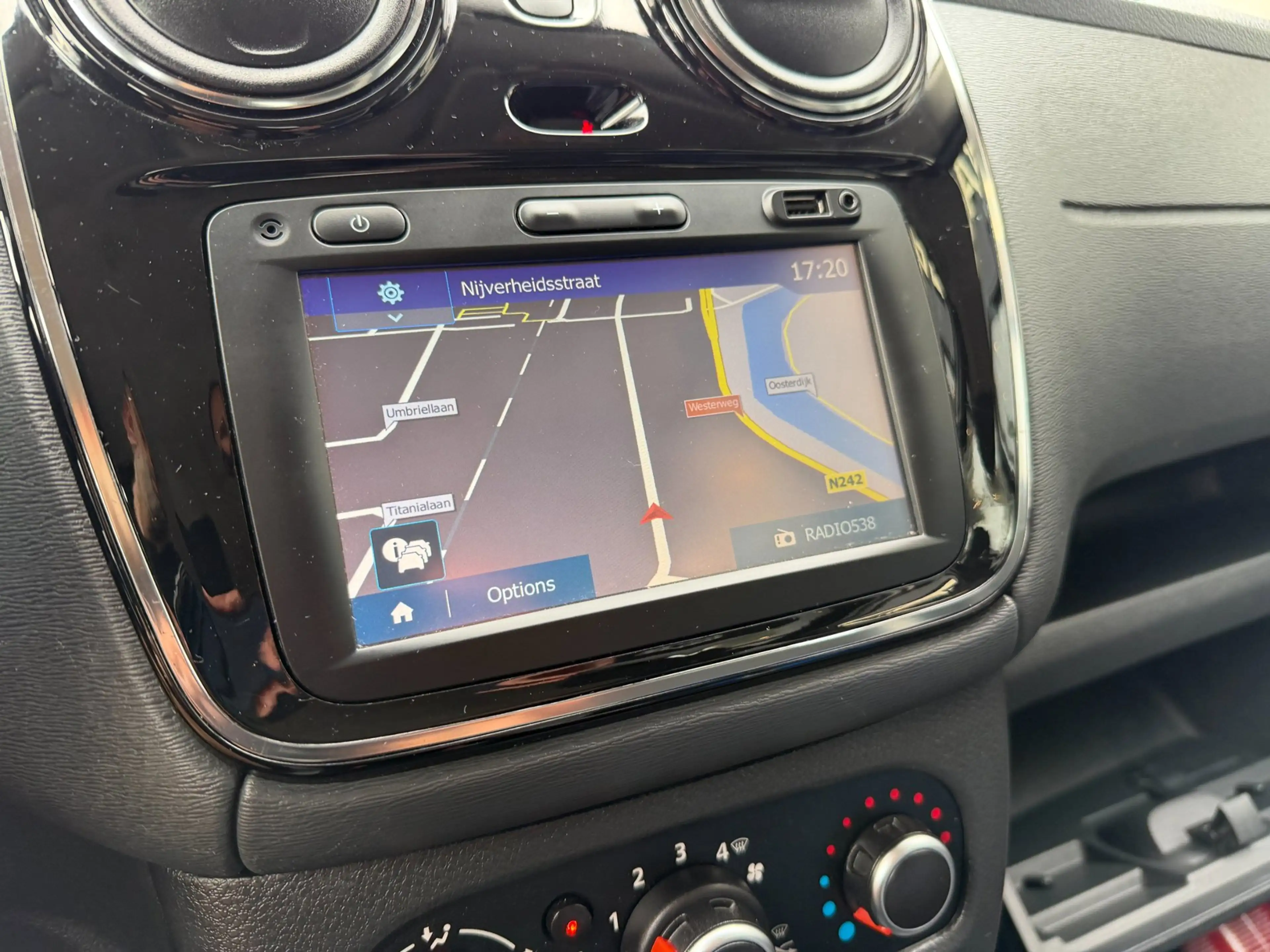 Dacia Lodgy 1.2 TCe Stepway 7p. Airco|Cruise|NAVI|PDC! — photo 3