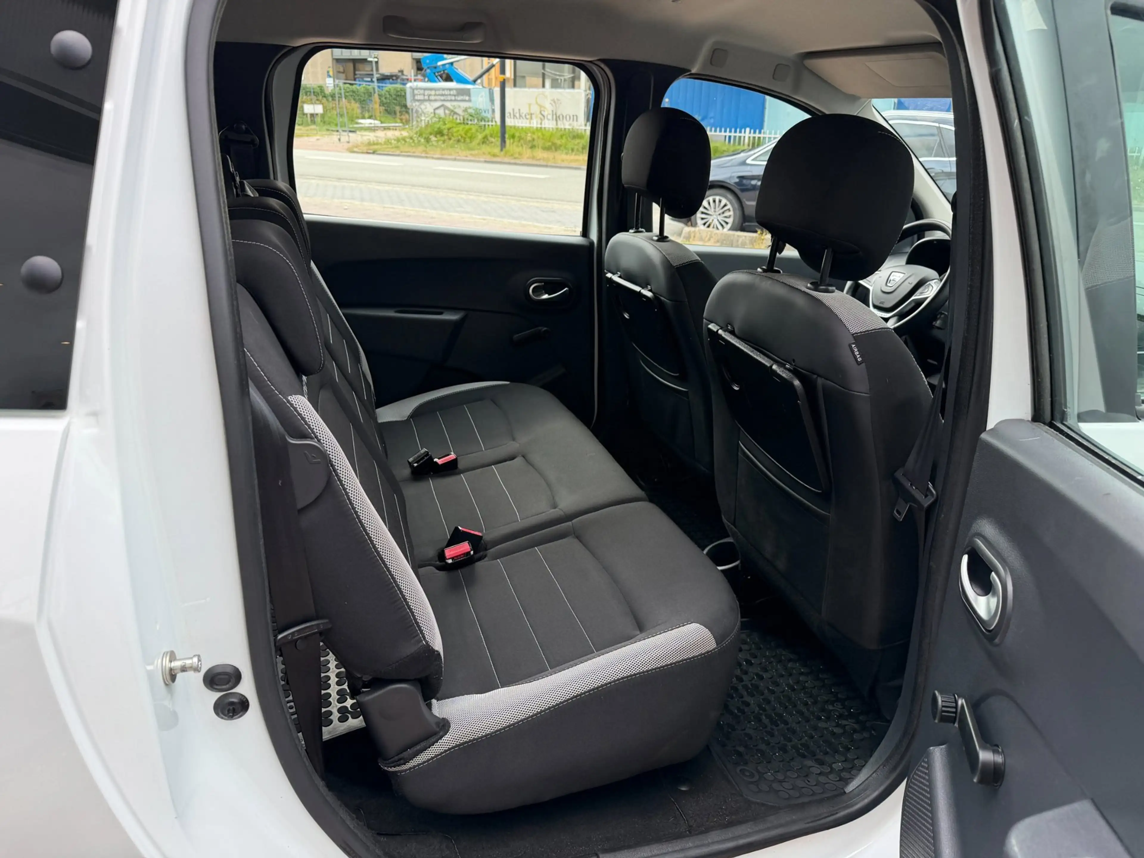 Dacia Lodgy 1.2 TCe Stepway 7p. Airco|Cruise|NAVI|PDC! — photo 10