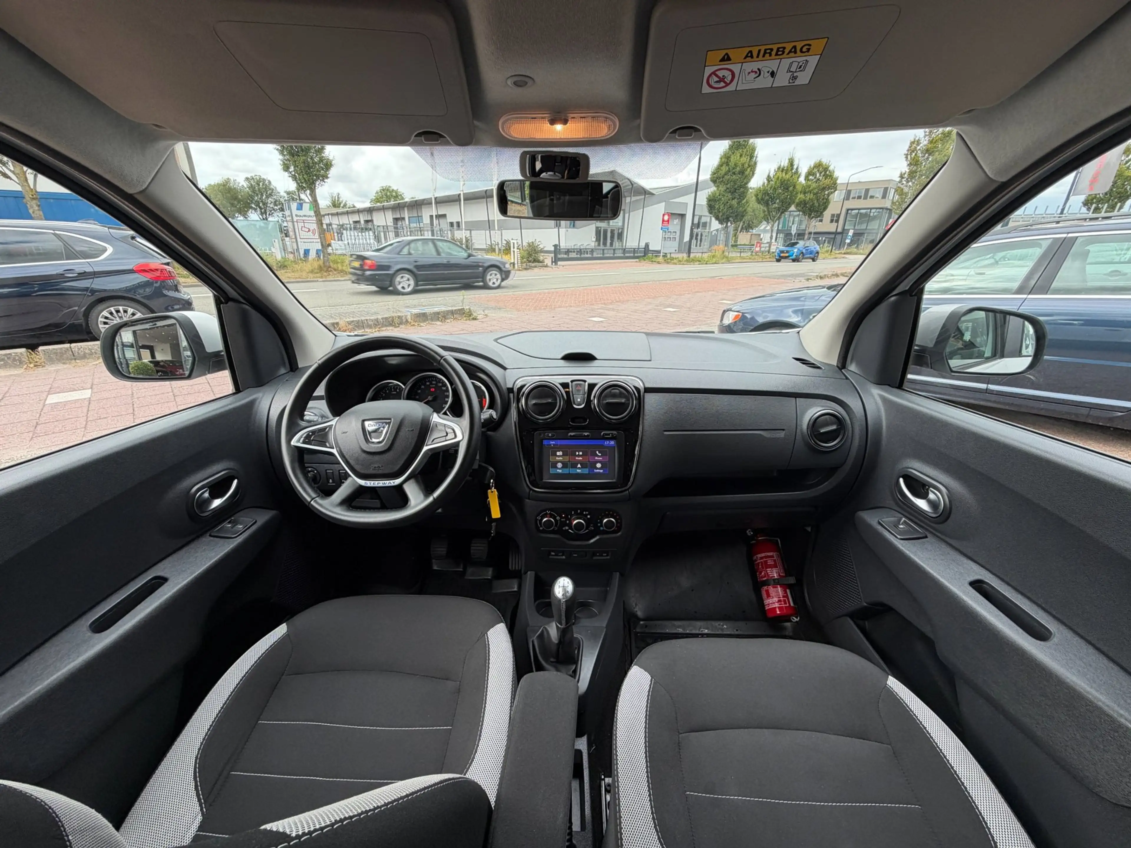 Dacia Lodgy 1.2 TCe Stepway 7p. Airco|Cruise|NAVI|PDC! — photo 2