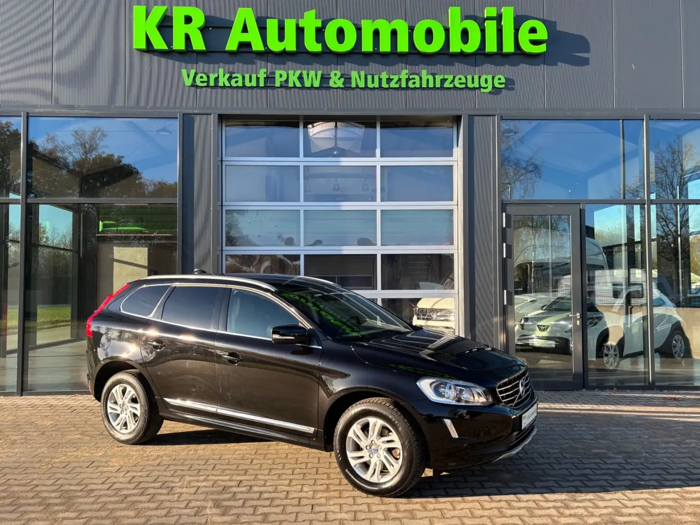 Volvo XC60 Summum AWD - 5 Zyl. Schwarz - 1