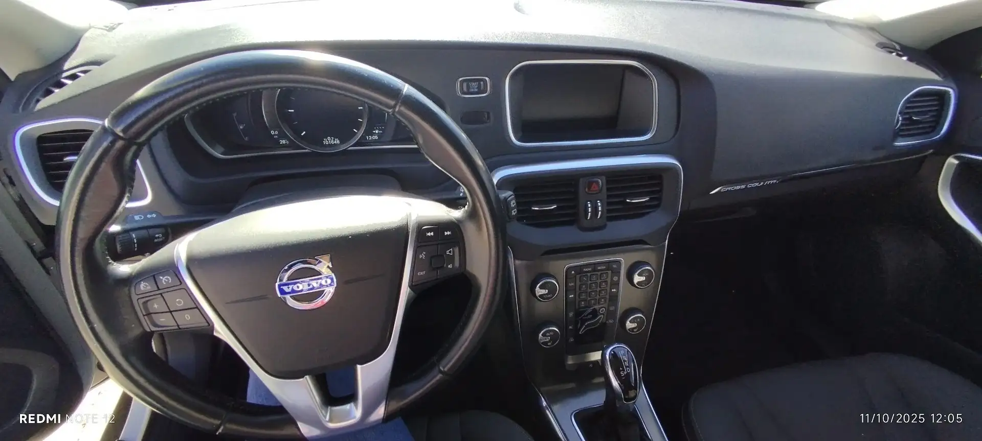 Volvo V40 Cross Country D3 Momentum Aut. - 1