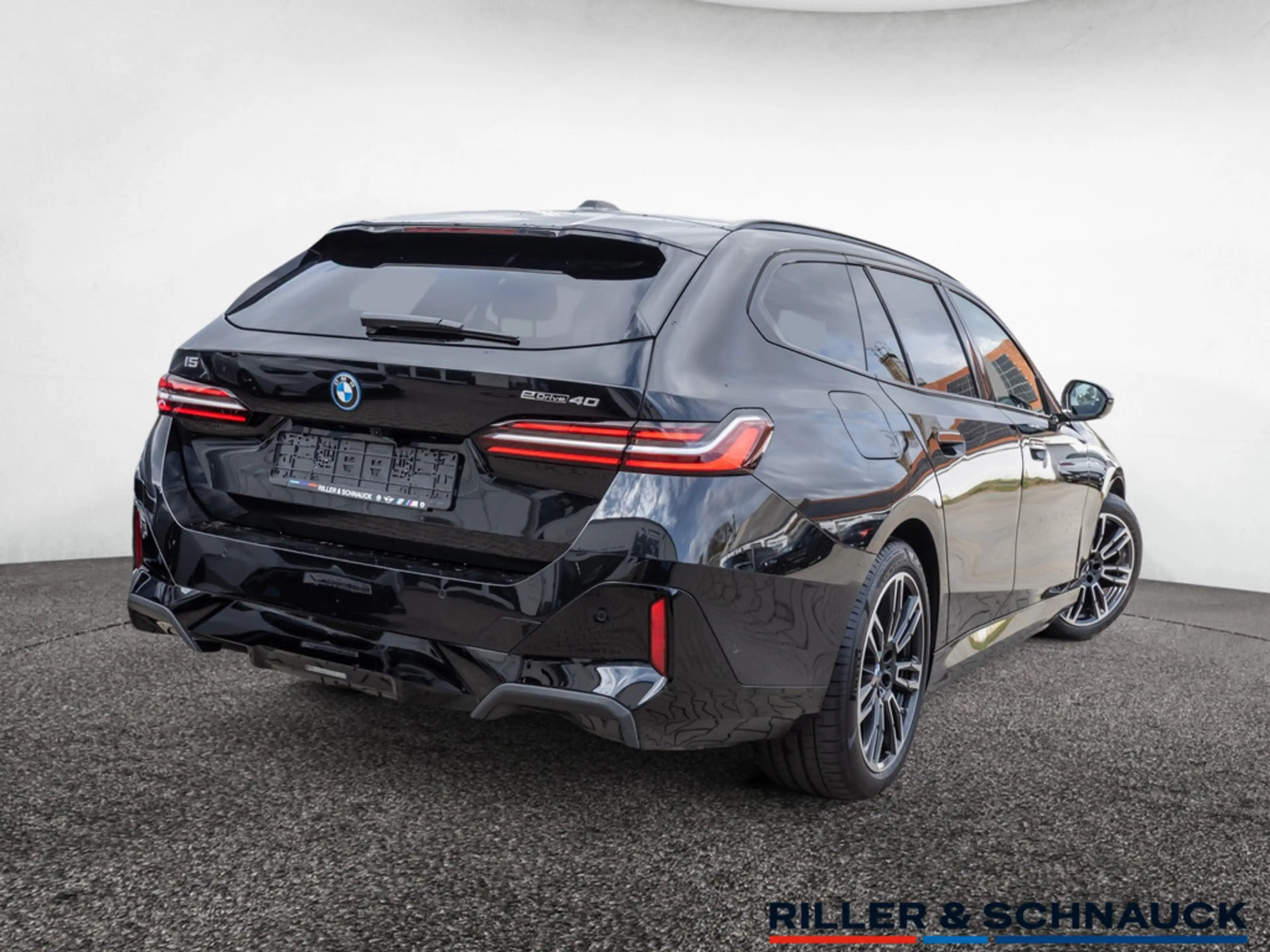 BMW i5 eDrive40 Touring — photo 4