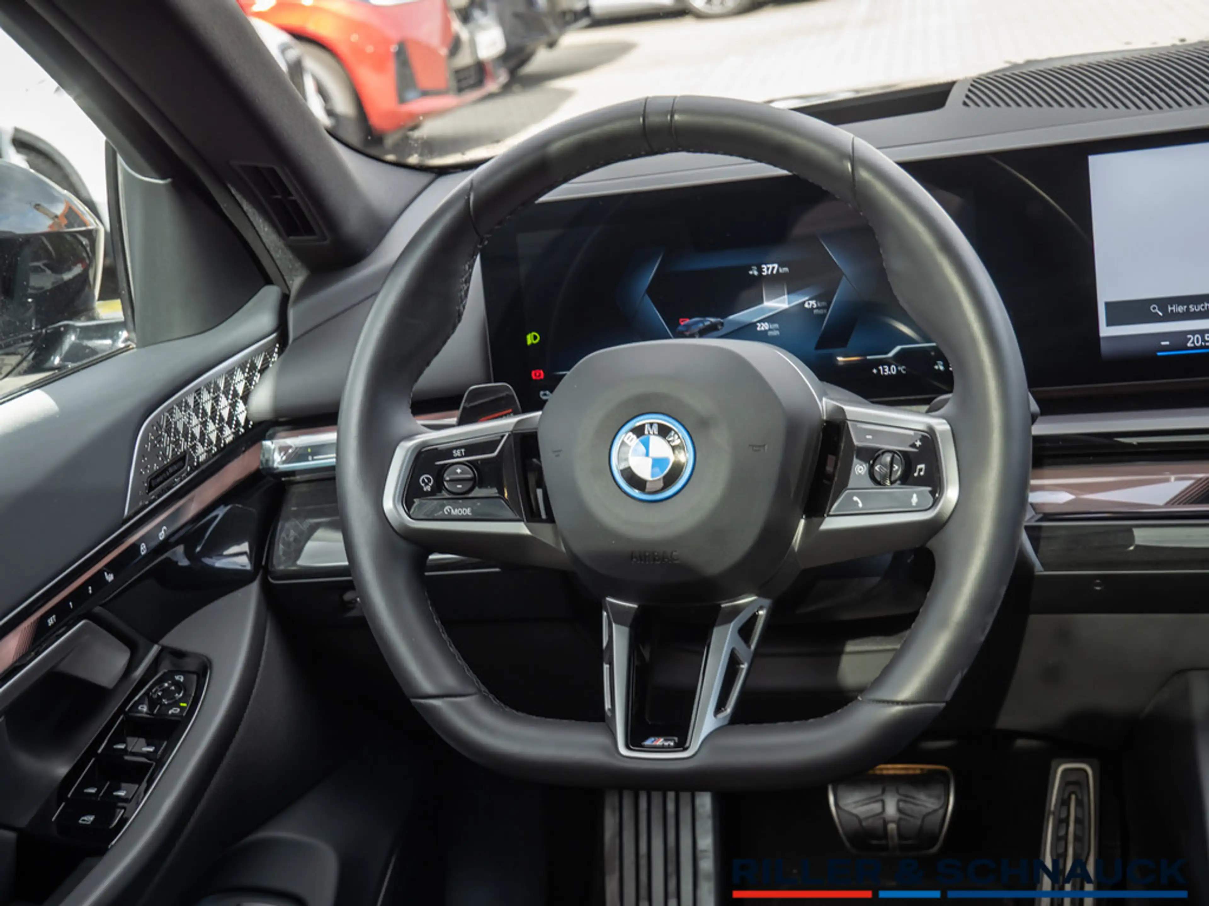 BMW i5 eDrive40 Touring — photo 11