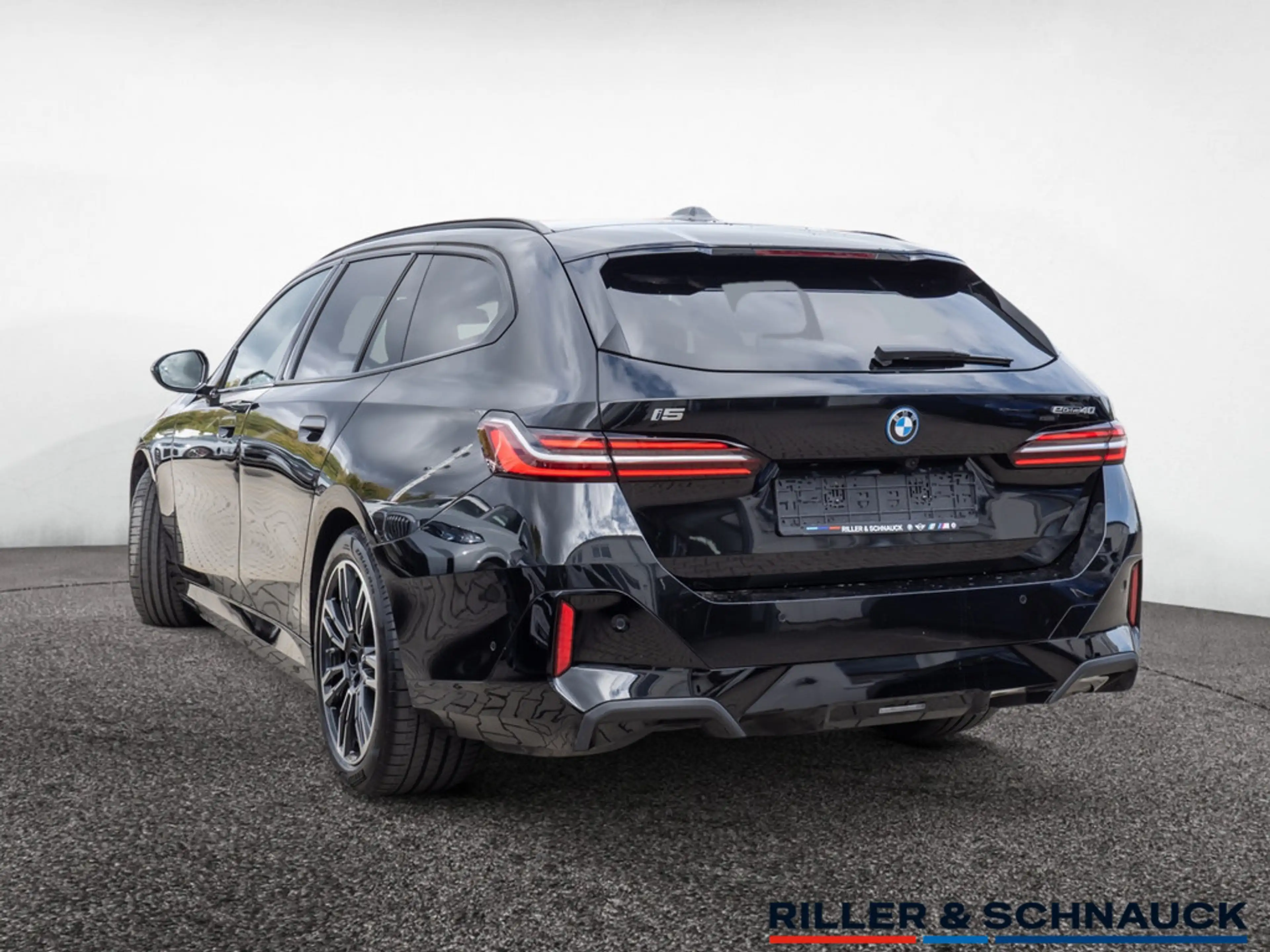 BMW i5 eDrive40 Touring — photo 5