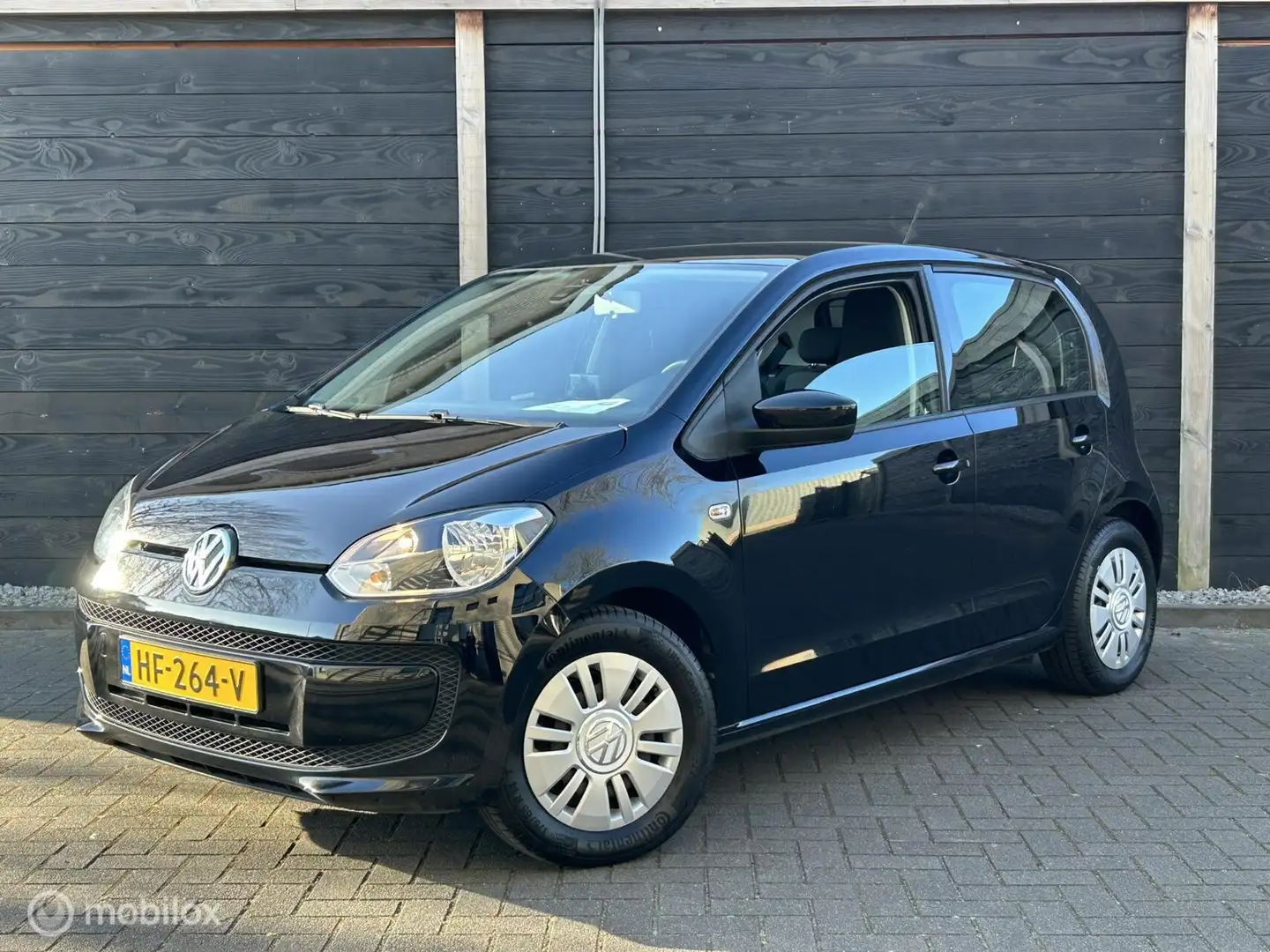 Volkswagen up! 1.0 move up! BlueMotion Facelift / Navigatie / Air Zwart - 1